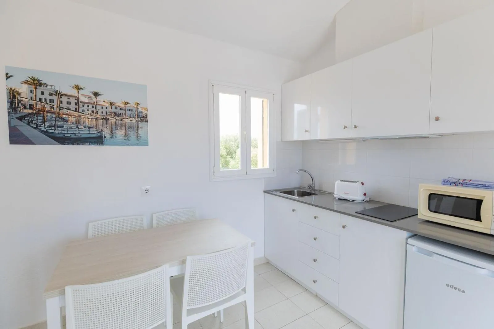 Kitchen or kitchenette in Apartamentos Ses Anneres
