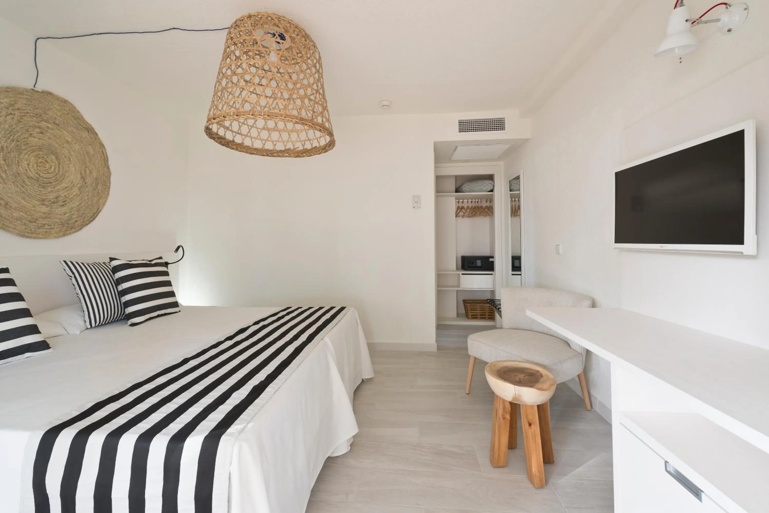 Photo of the whole room, Bed in FERGUS Club Europa