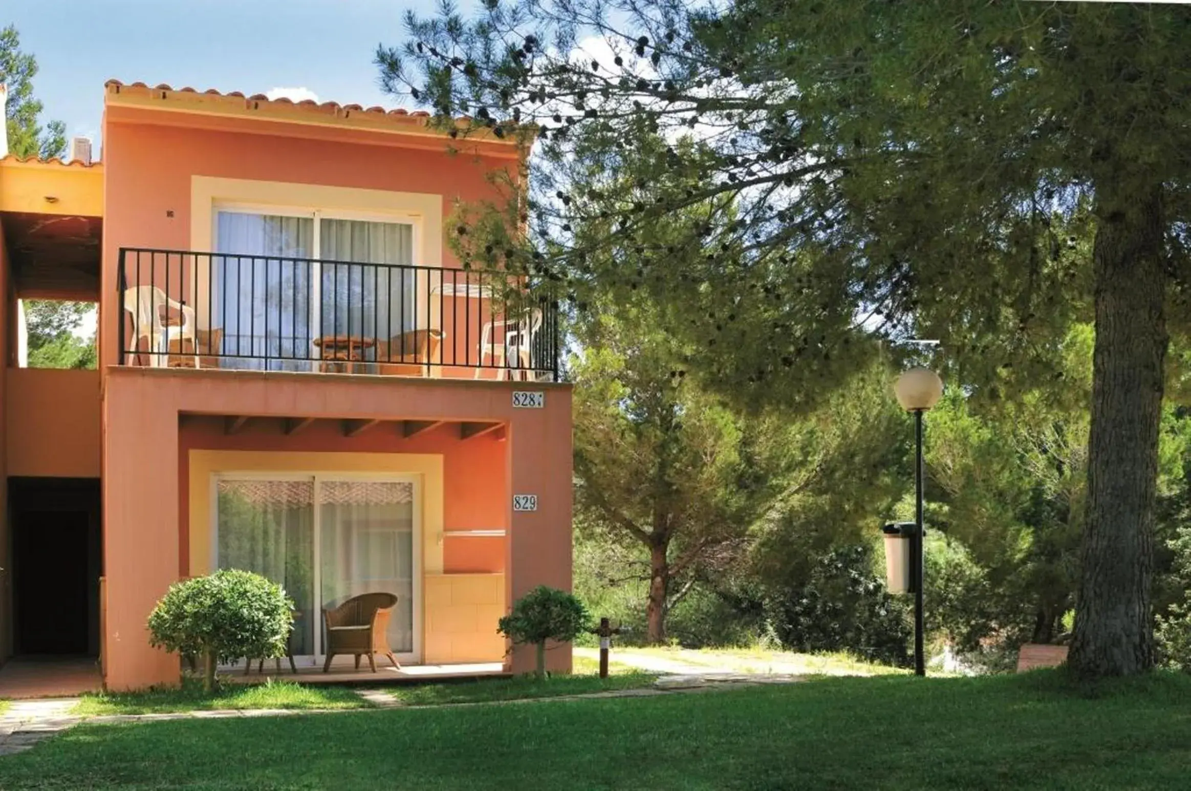 Facade/entrance in FERGUS Club Europa Facade/entrance in FERGUS Club Europa