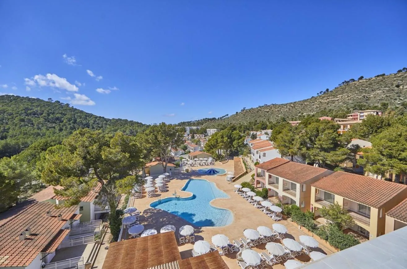 Swimming pool in FERGUS Club Europa