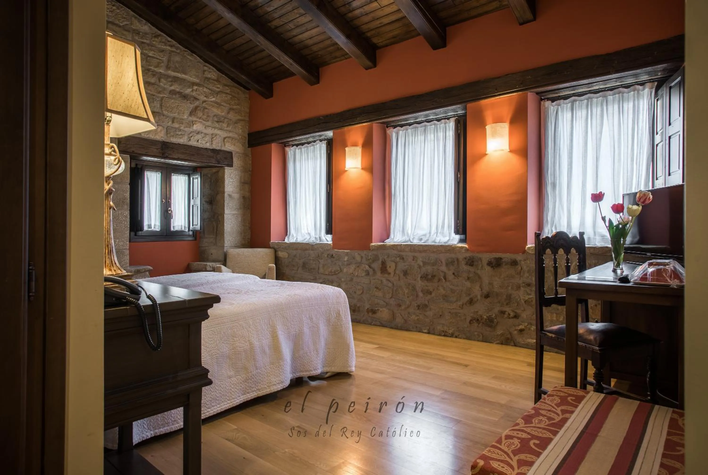 Bedroom, Bed in El Peiron