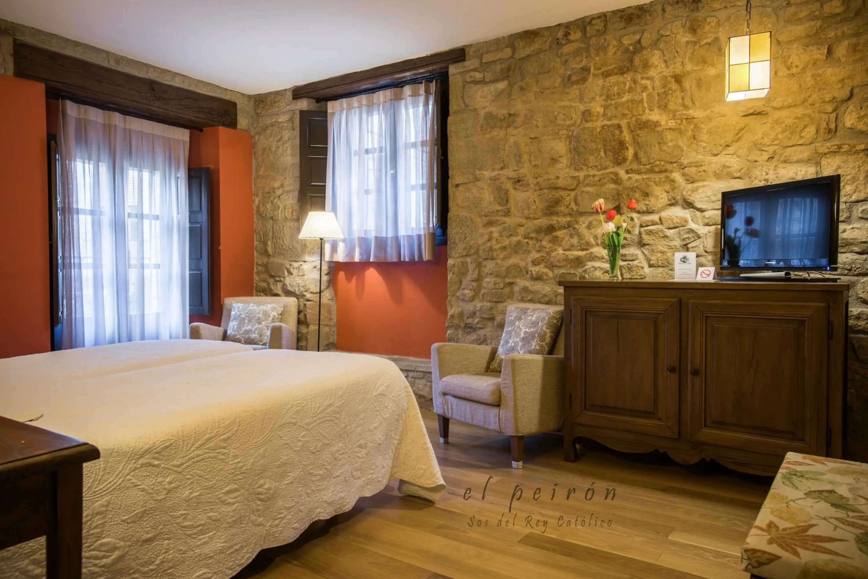 Bedroom, Bed in El Peiron