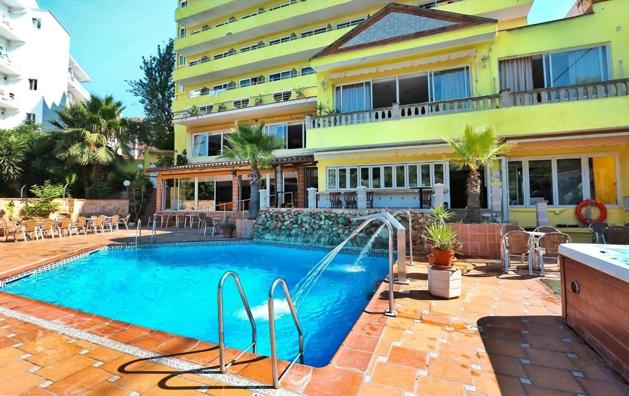 Swimming pool in Hotel Manaus
