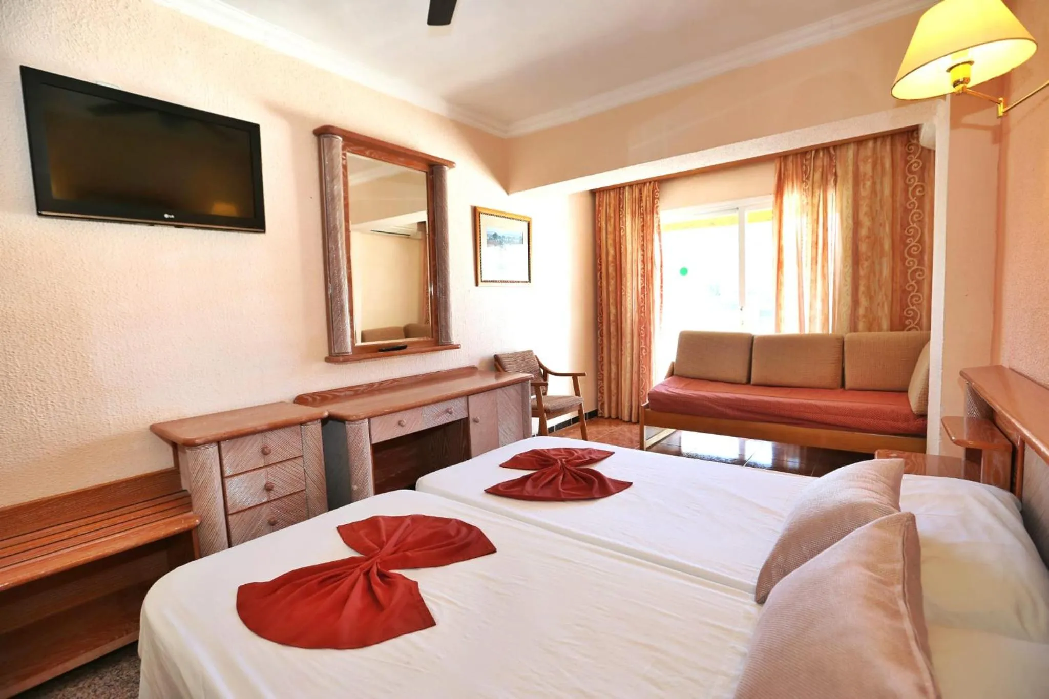 Photo of the whole room, Bed in Hotel Manaus