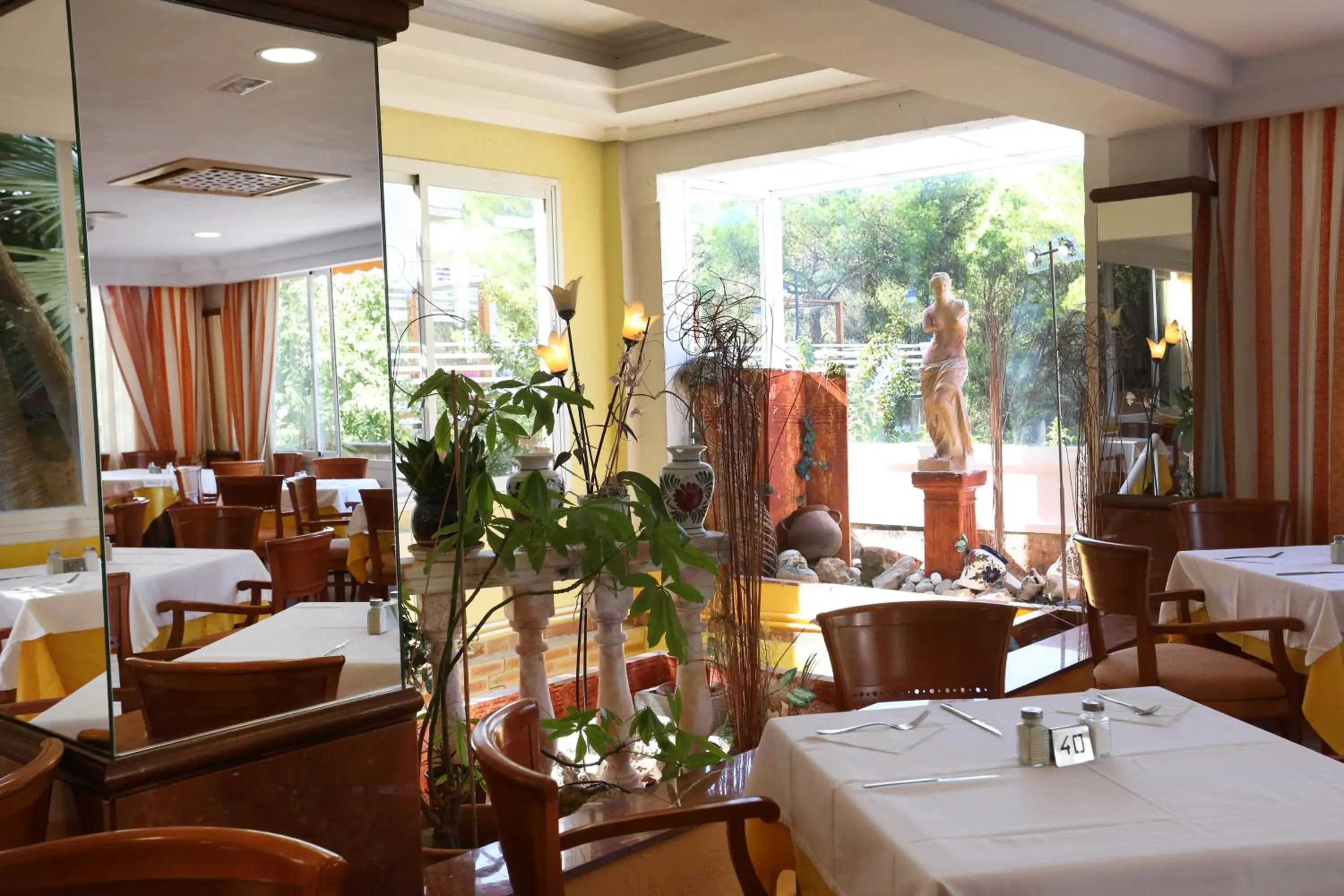 Restaurant/places to eat in Hotel Manaus Restaurant/places to eat in Hotel Manaus