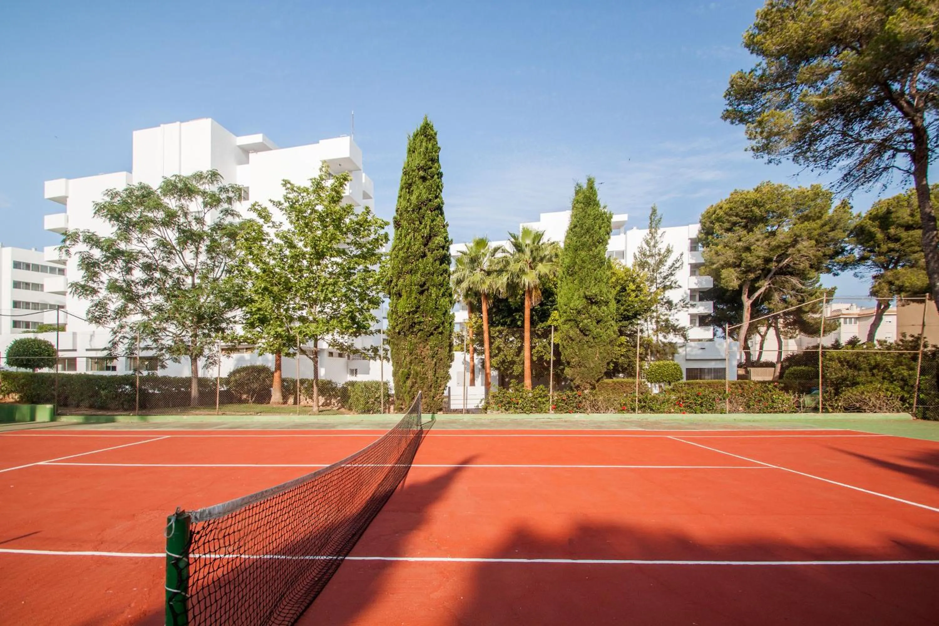 Tennis court in Globales Maioris