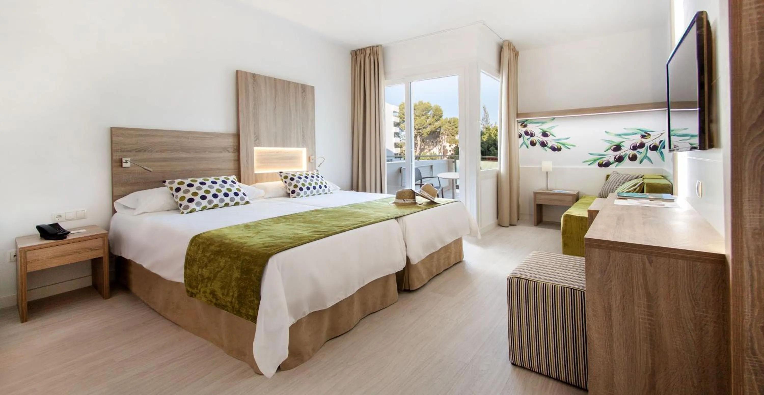 Day, Bed in Globales Maioris