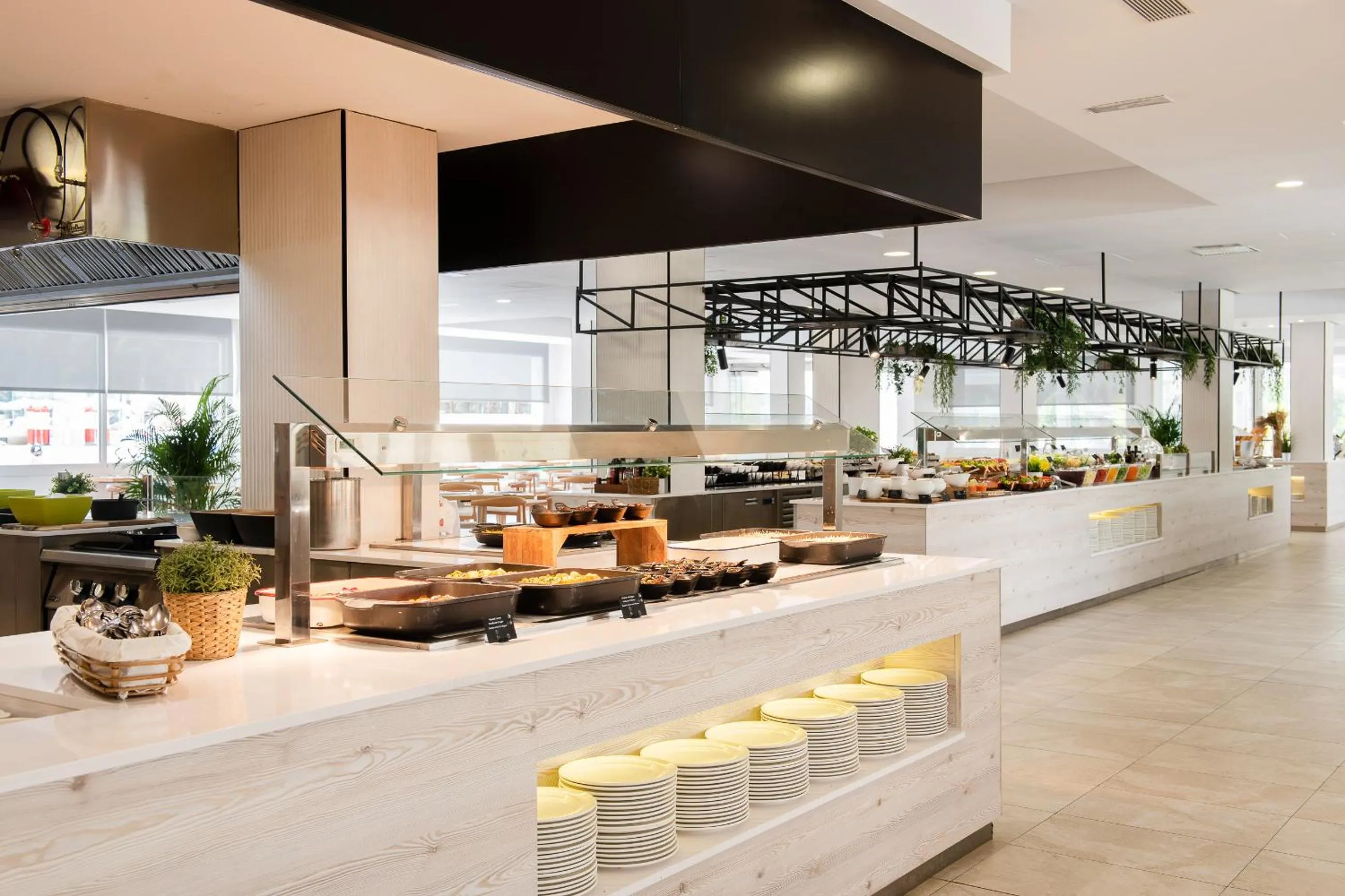 Restaurant/places to eat in Globales Maioris