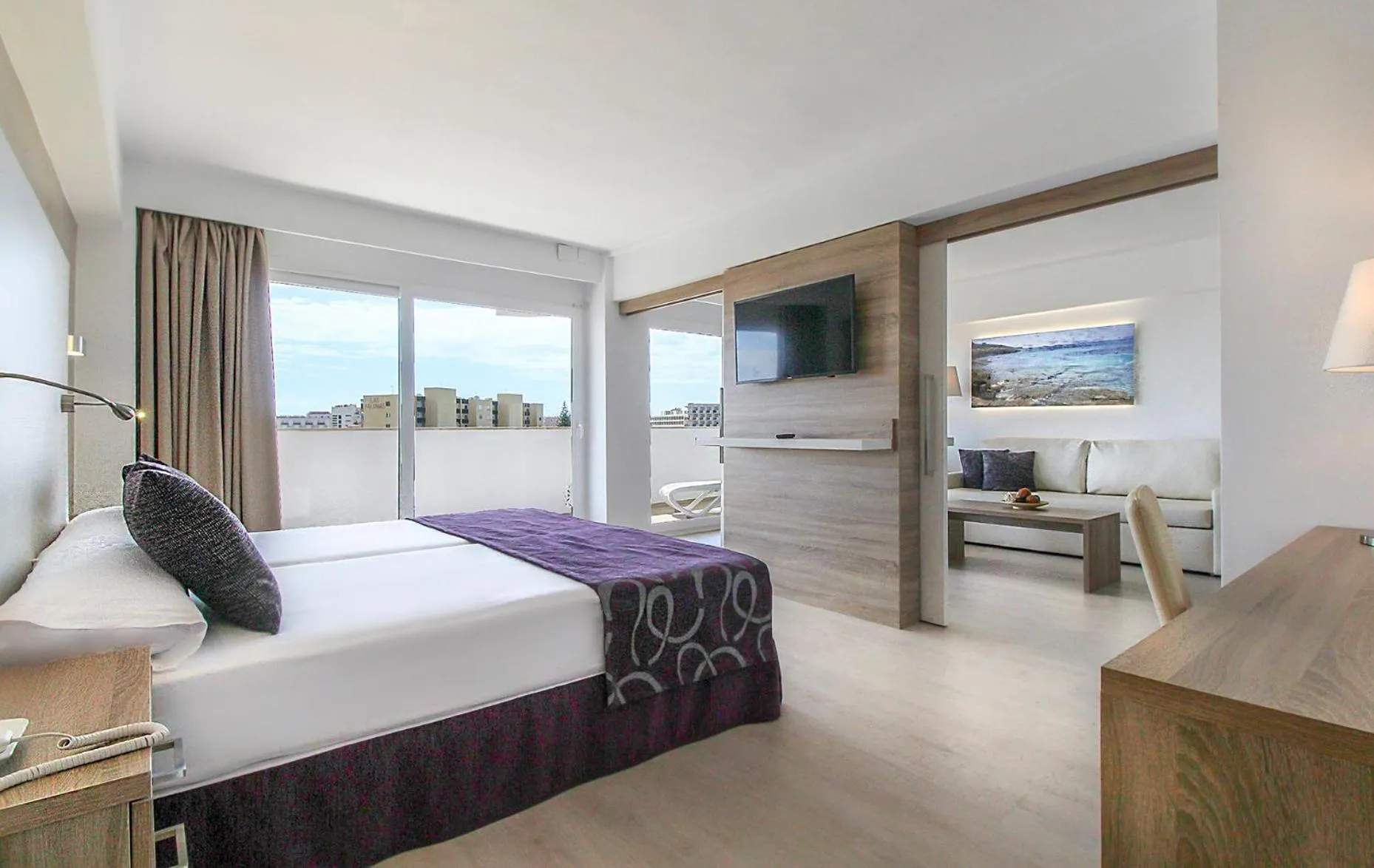 Bedroom, Bed in Globales Panamá - Adults Only