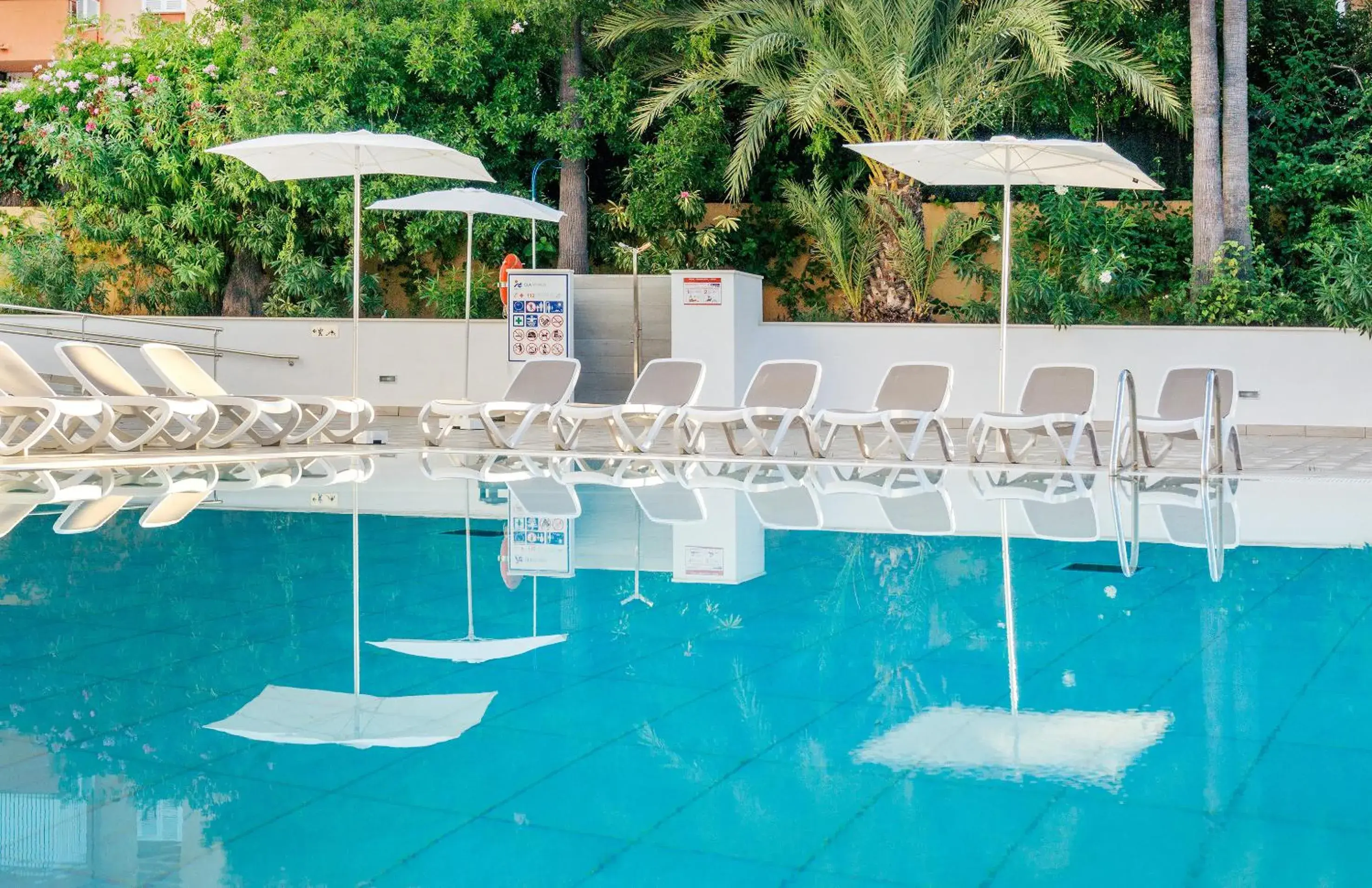 Swimming pool in Globales Panamá - Adults Only Swimming pool in Globales Panamá - Adults Only