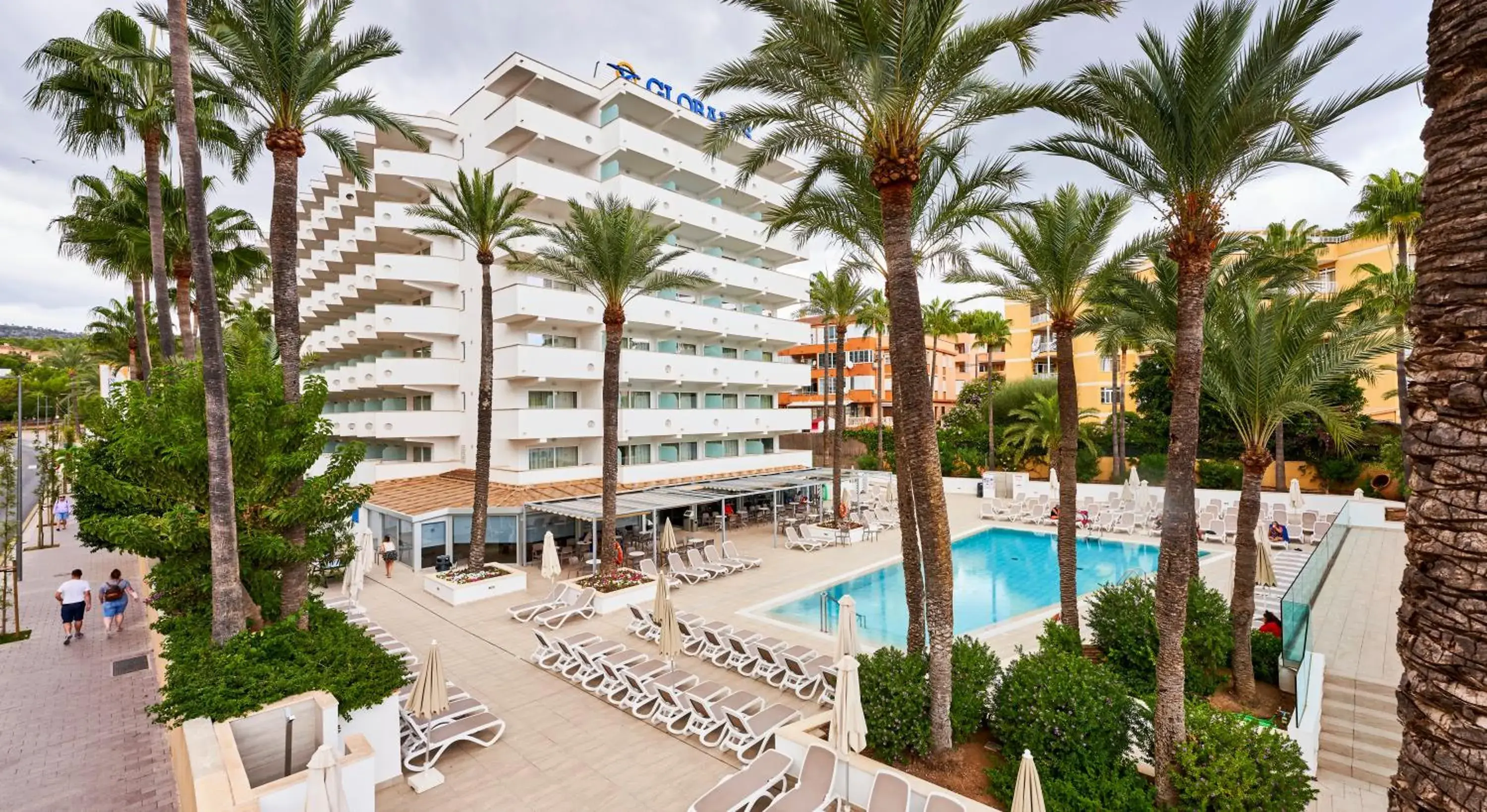 Pool view in Globales Panamá - Adults Only Pool view in Globales Panamá - Adults Only