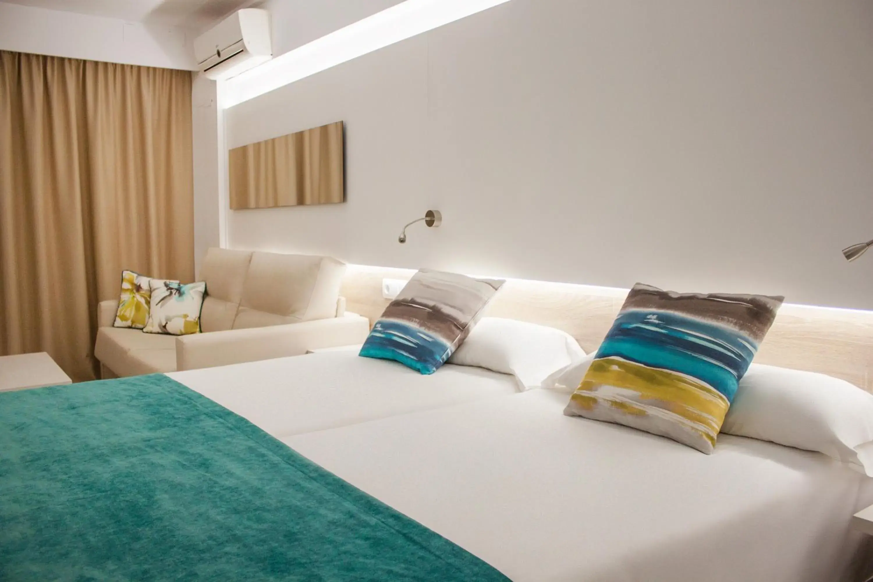 Bedroom, Bed in Globales Panamá - Adults Only Bedroom, Bed in Globales Panamá - Adults Only