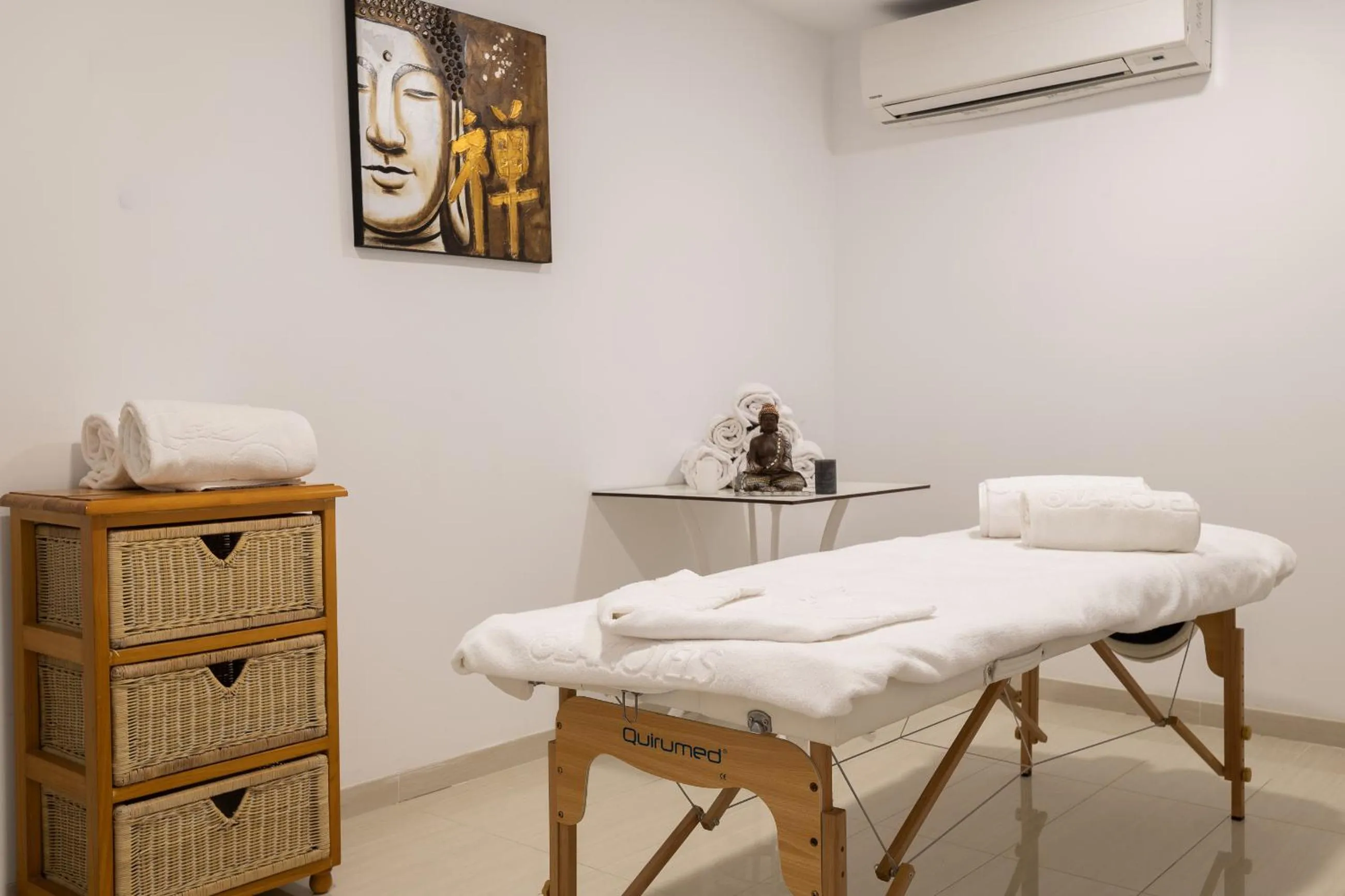 Massage in Globales Panamá - Adults Only