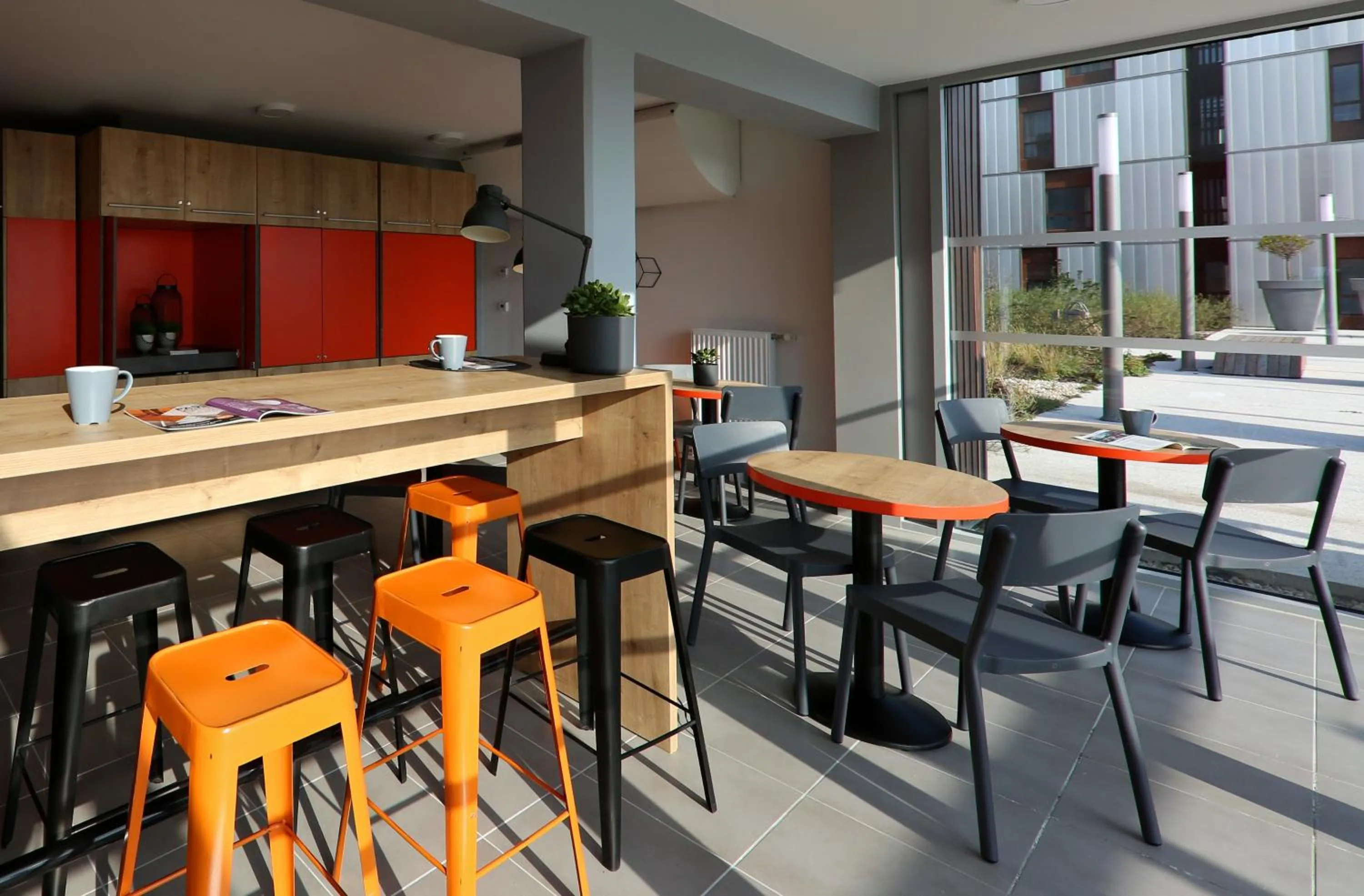 Communal lounge/ TV room in Apparteo Bordeaux