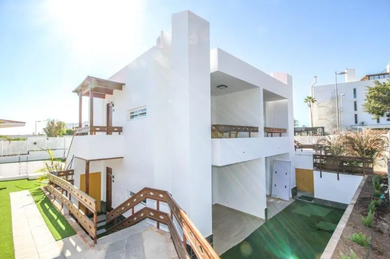 Facade/entrance in New Miami Playa Apartamentos