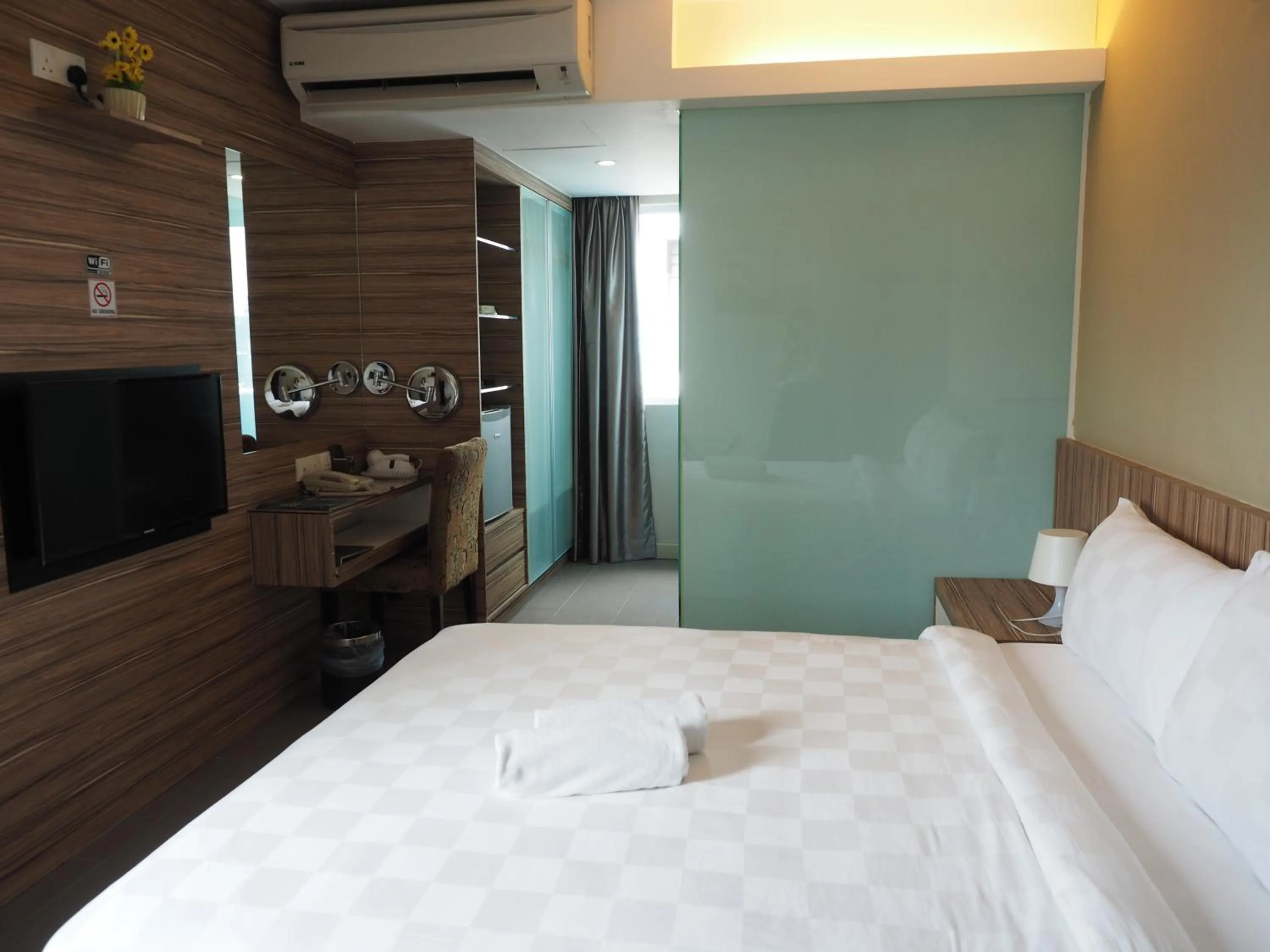 Bathroom, Bed in Mornington Hotel Medan Ipoh