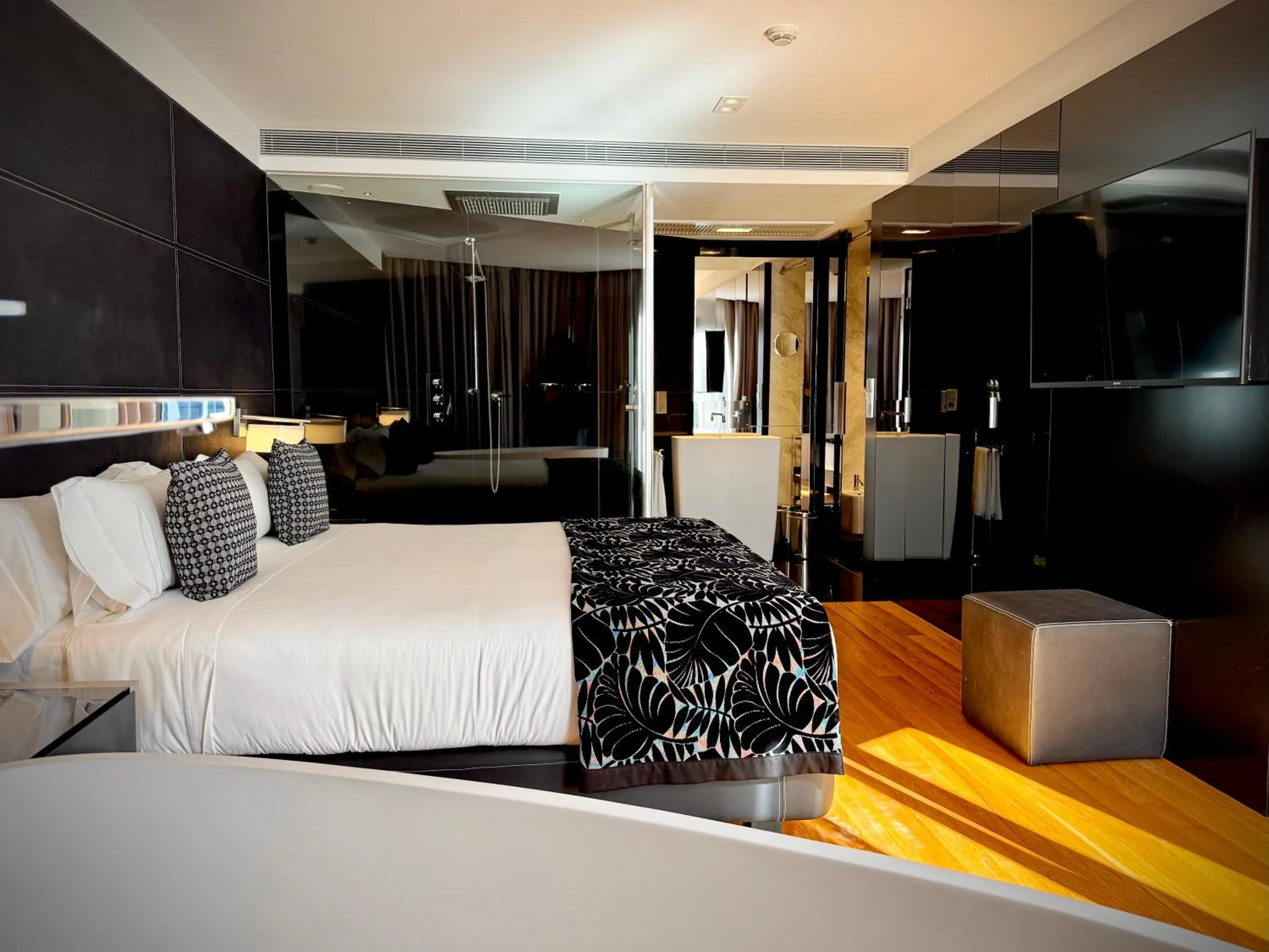 Bed in Hotel Inffinit