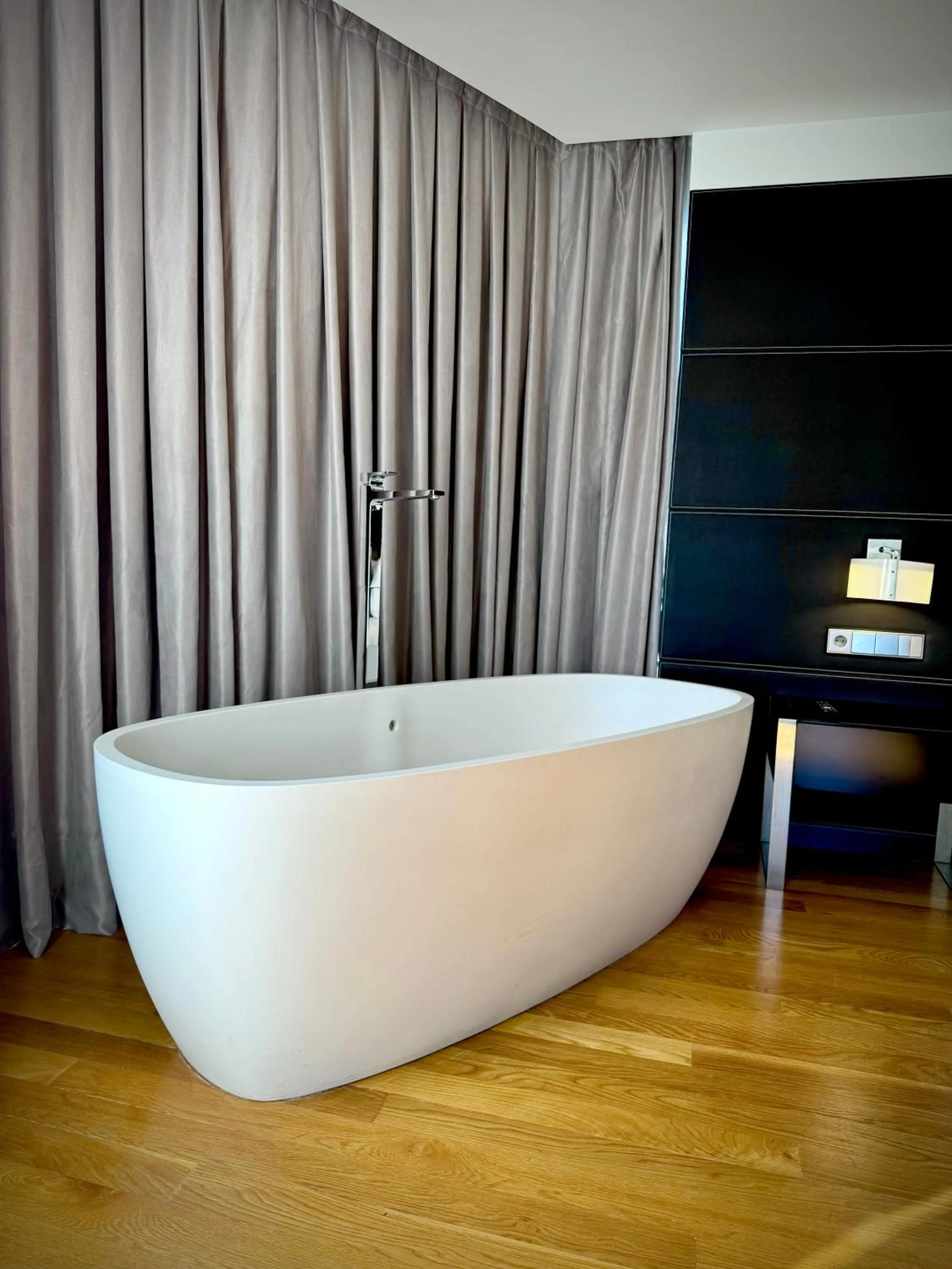 Bath in Hotel Inffinit