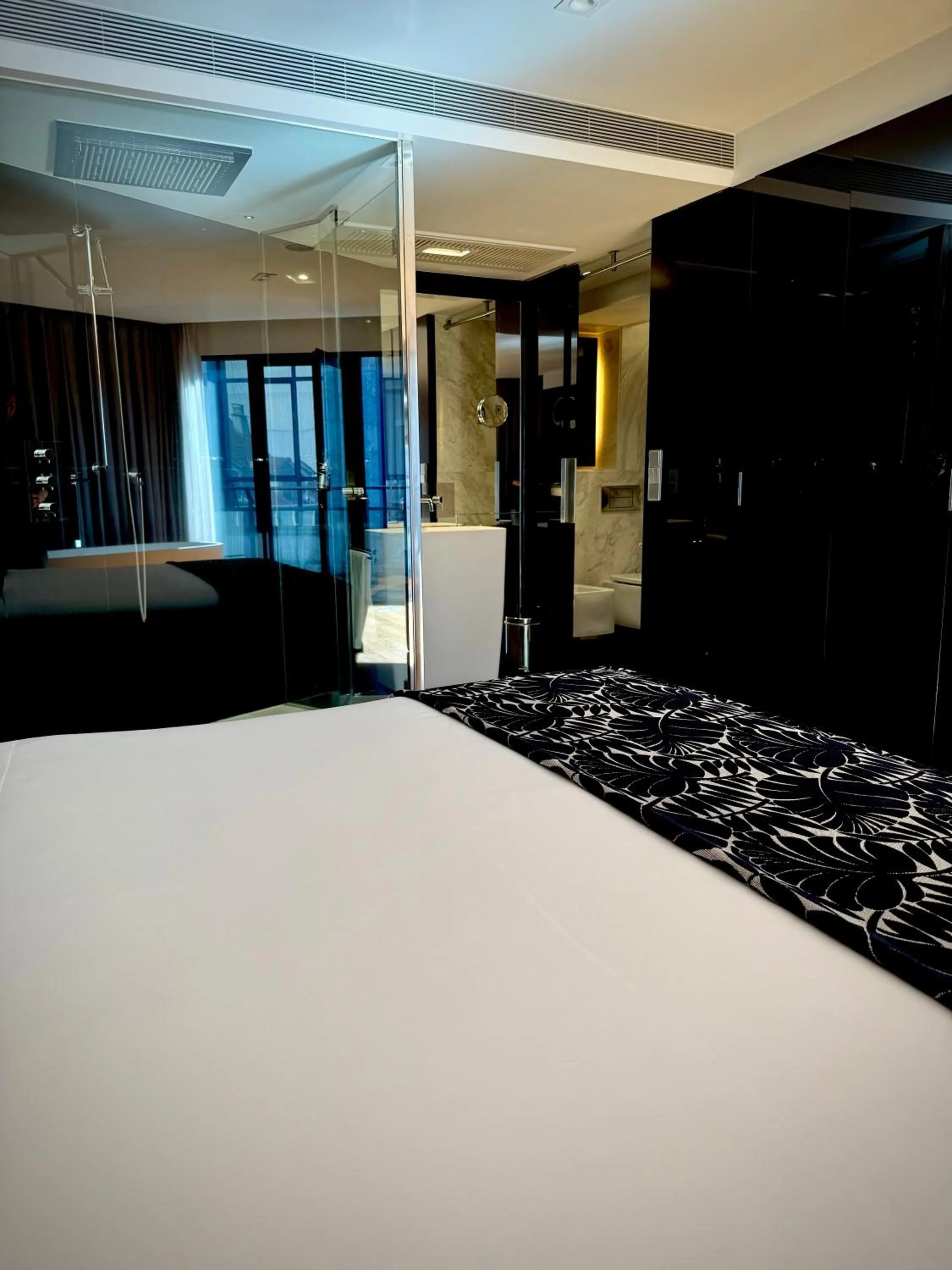 Bed in Hotel Inffinit