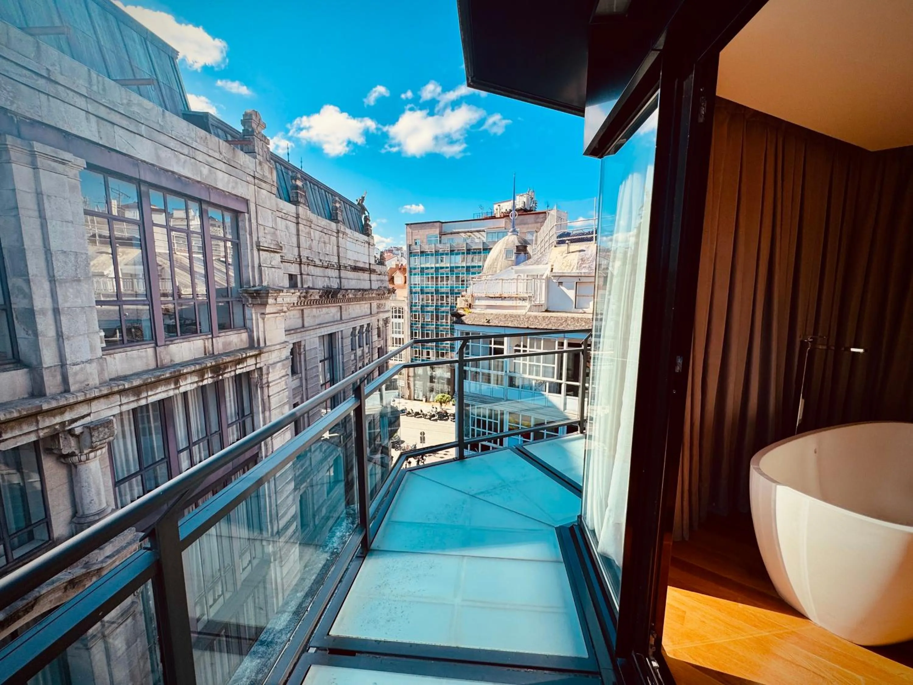 Quiet street view in Hotel Inffinit