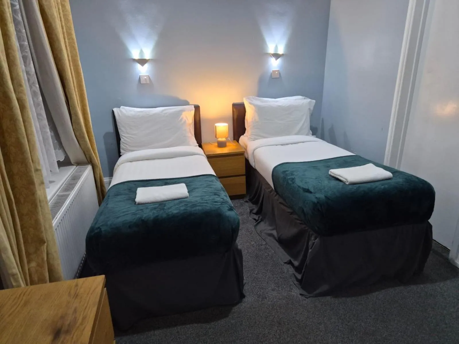 Twin Room with Bathroom in Victorin House - All rooms are EN-SUITE