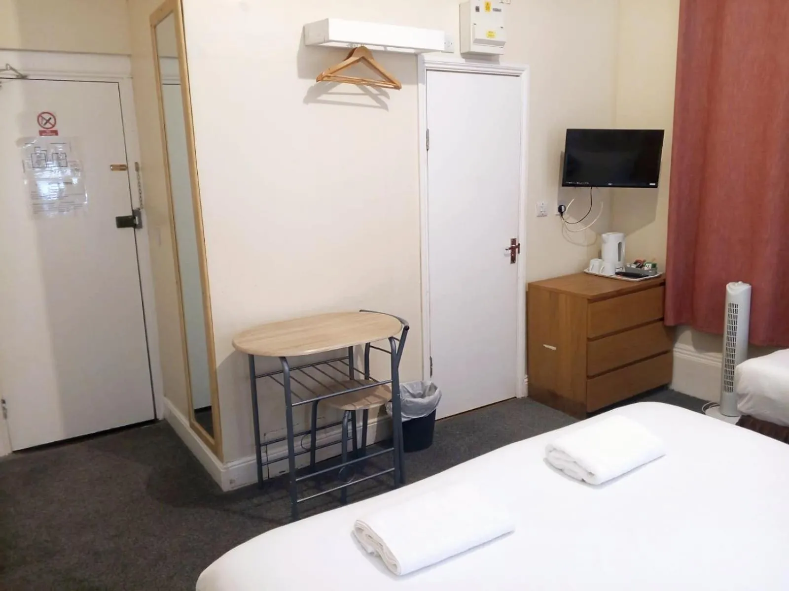 Double Room with Private Bathroom in Victorin House - All rooms are EN-SUITE