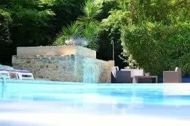 Swimming pool in Le Moulin du Porteil