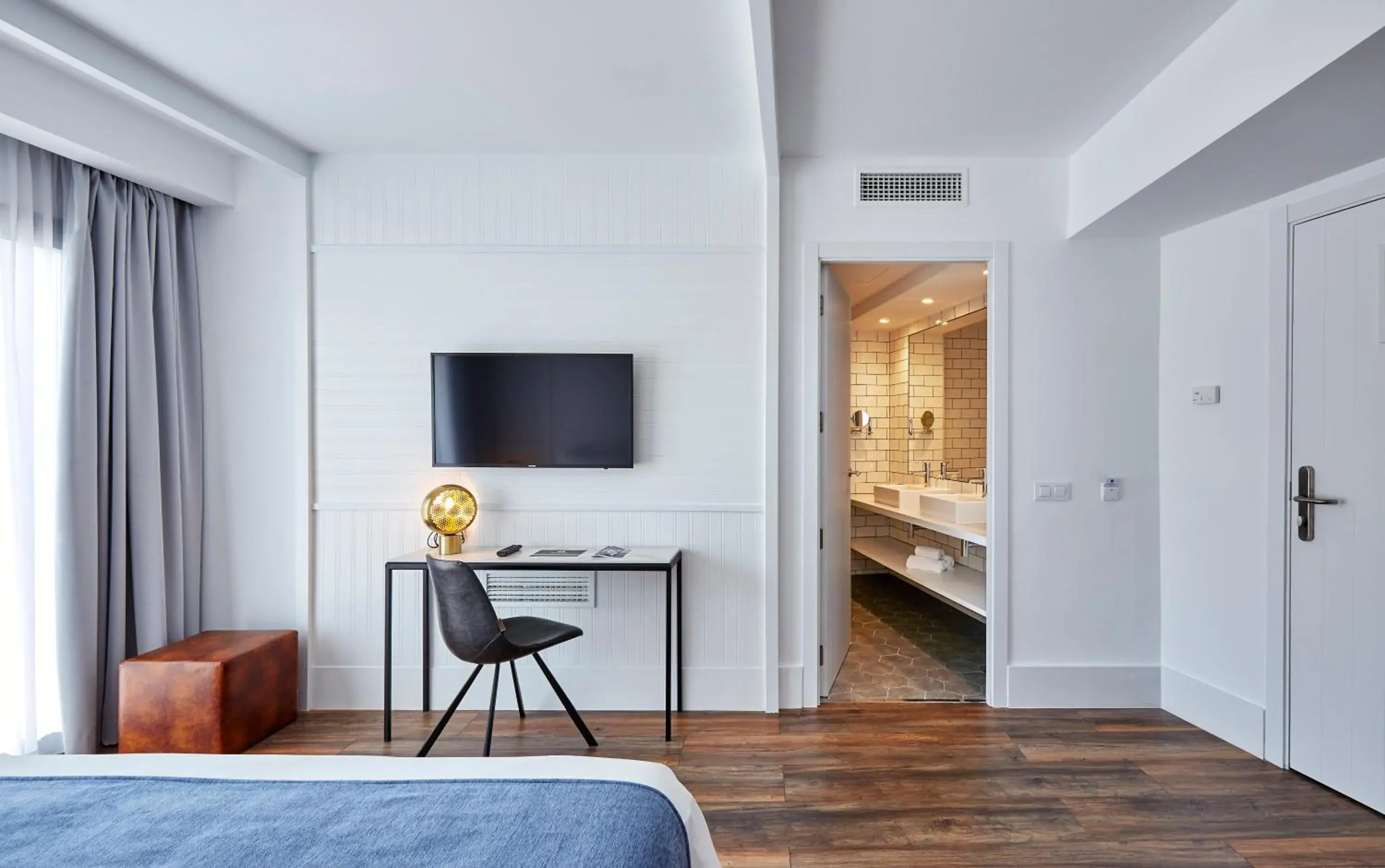 Bathroom, Bed in Gran Hotel Flamingo-Adults Only older 18 years old Bathroom, Bed in Gran Hotel Flamingo-Adults Only older 18 years old