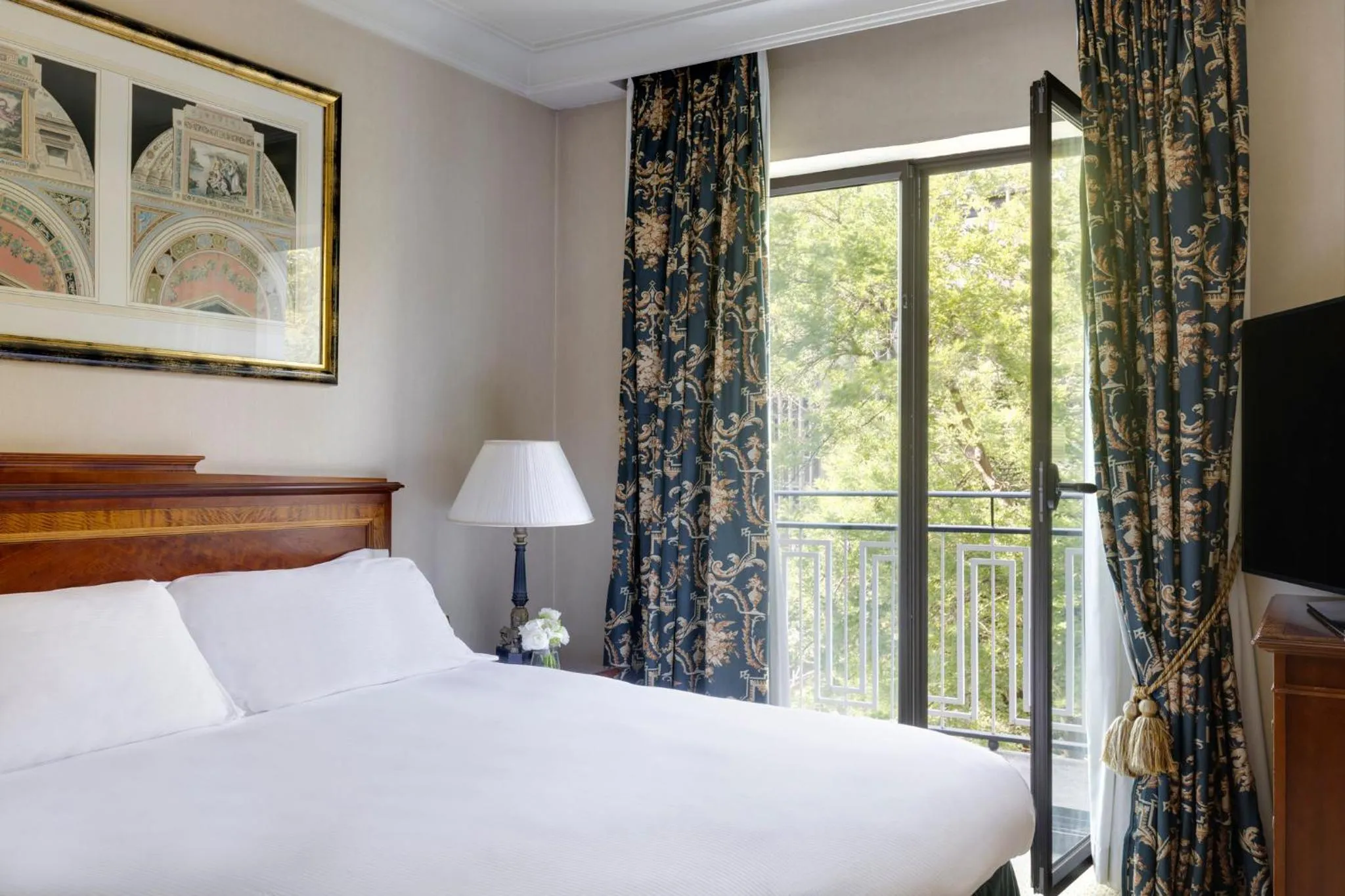 Photo of the whole room, Bed in InterContinental Madrid by IHG