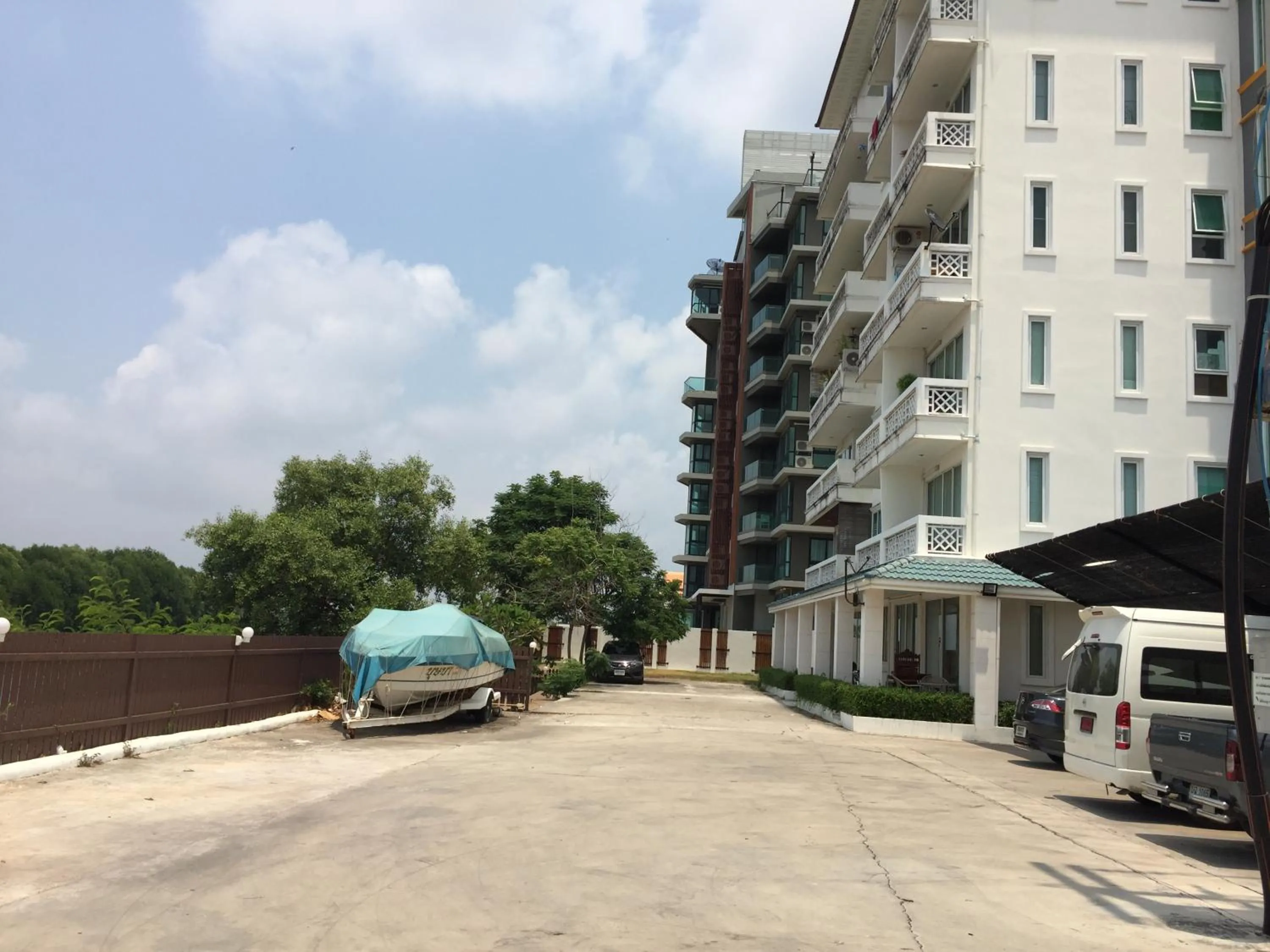 Property building in Banchaitalay Room