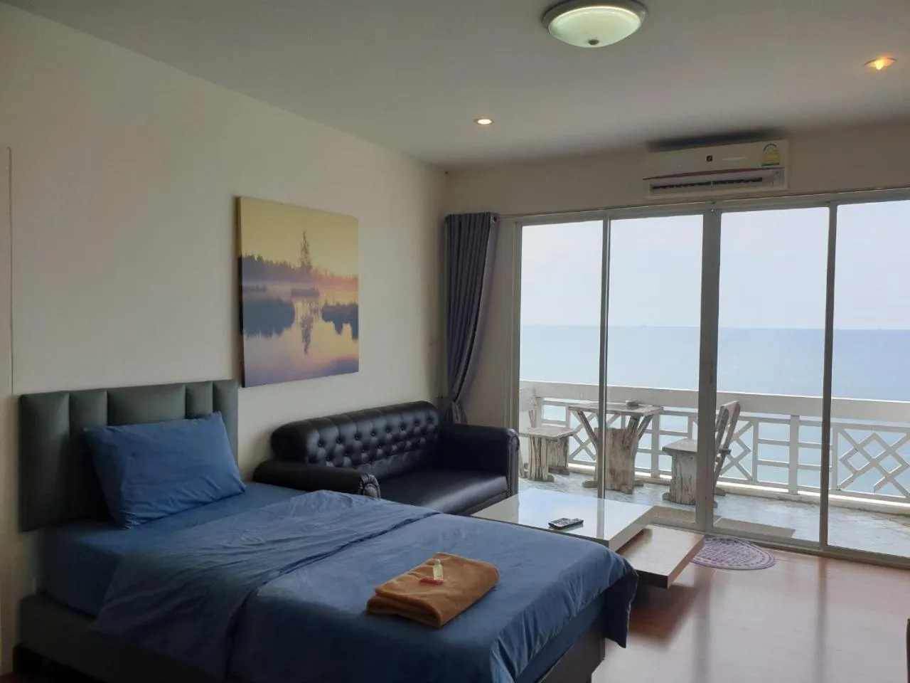 Bed in Banchaitalay Room