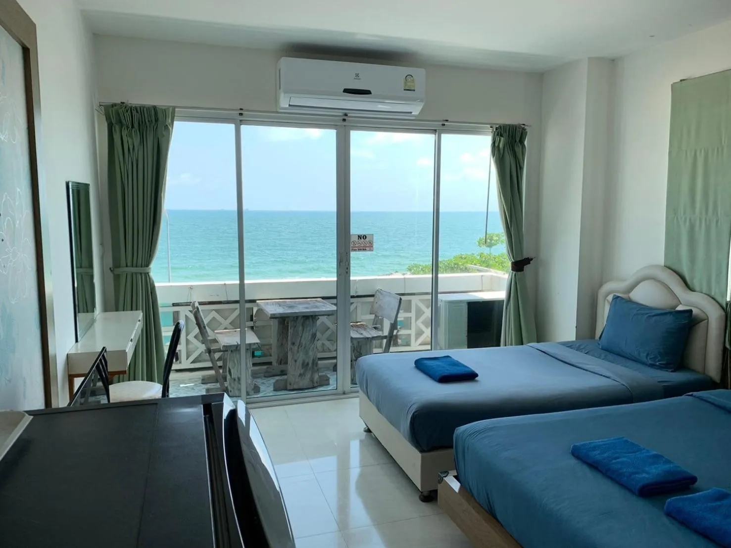 Bed in Banchaitalay Room