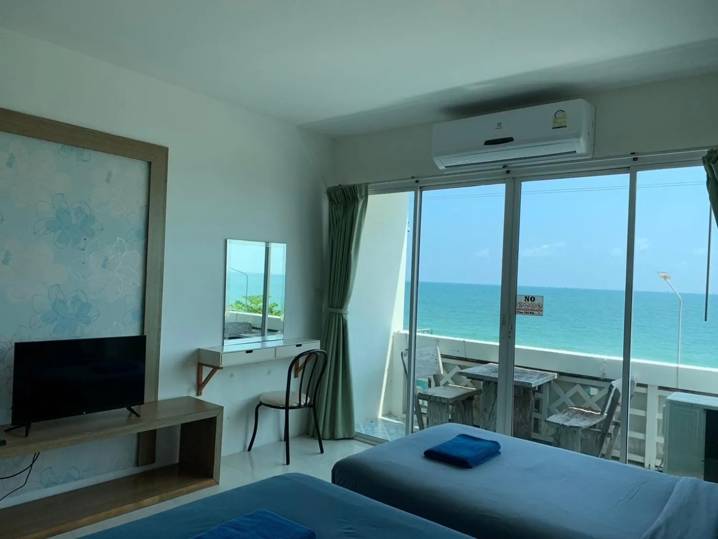 Bed in Banchaitalay Room