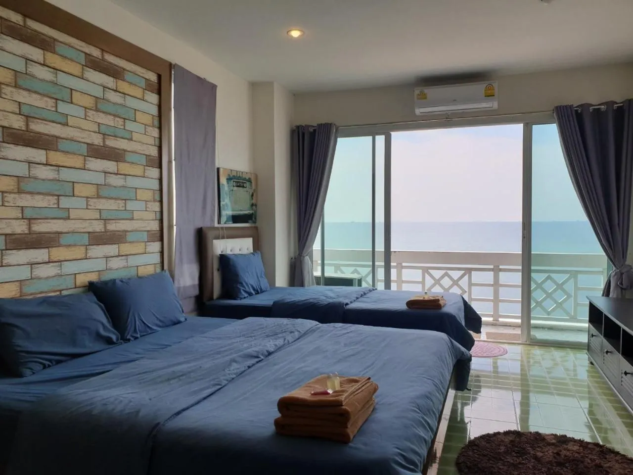 Bed in Banchaitalay Room