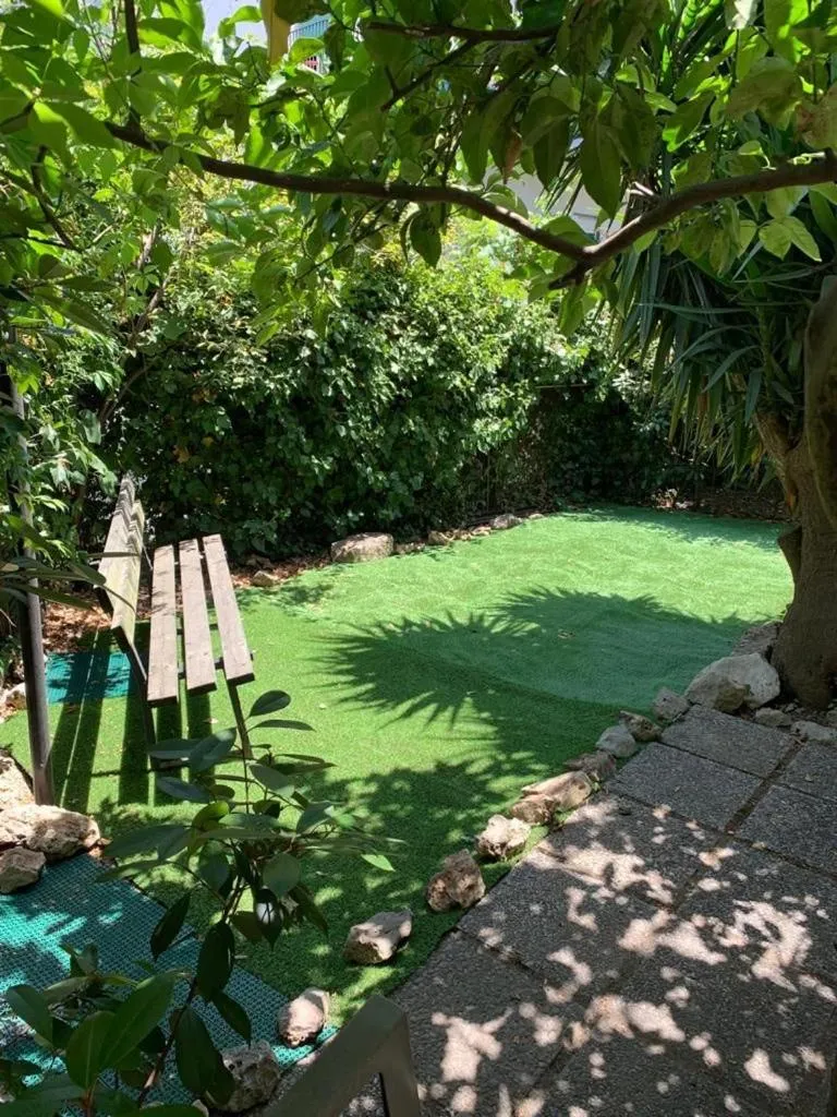 GARDEN HOUSE Apartments in Naples