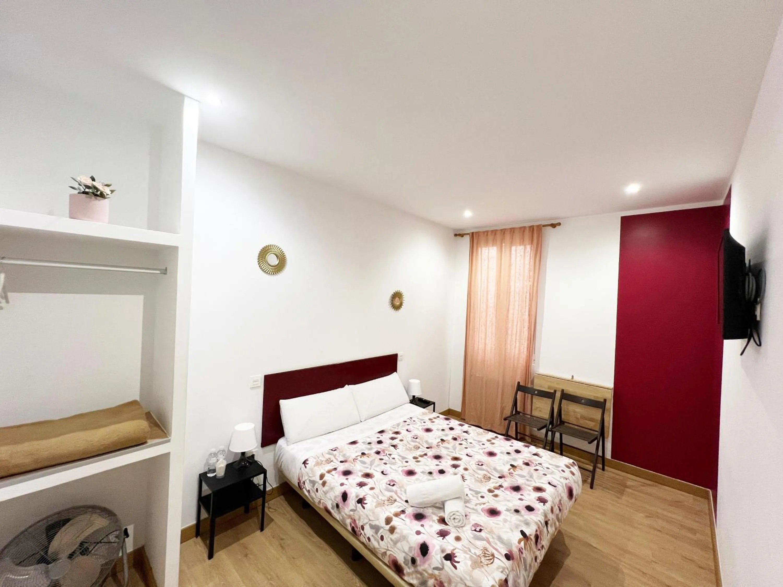 Photo of the whole room, Bed in Hostal Abaaly