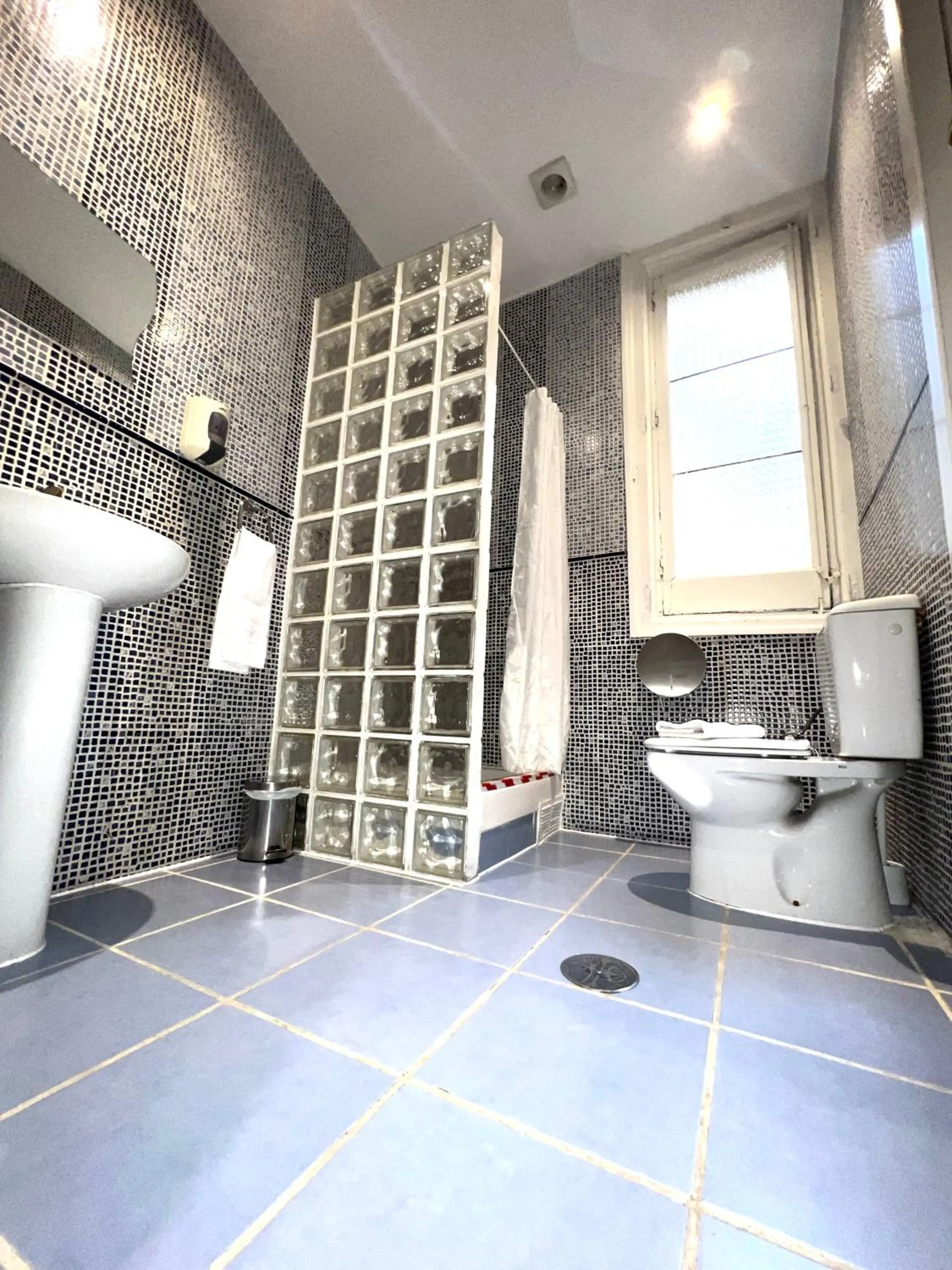 Shower in Hostal La Casa de La Plaza