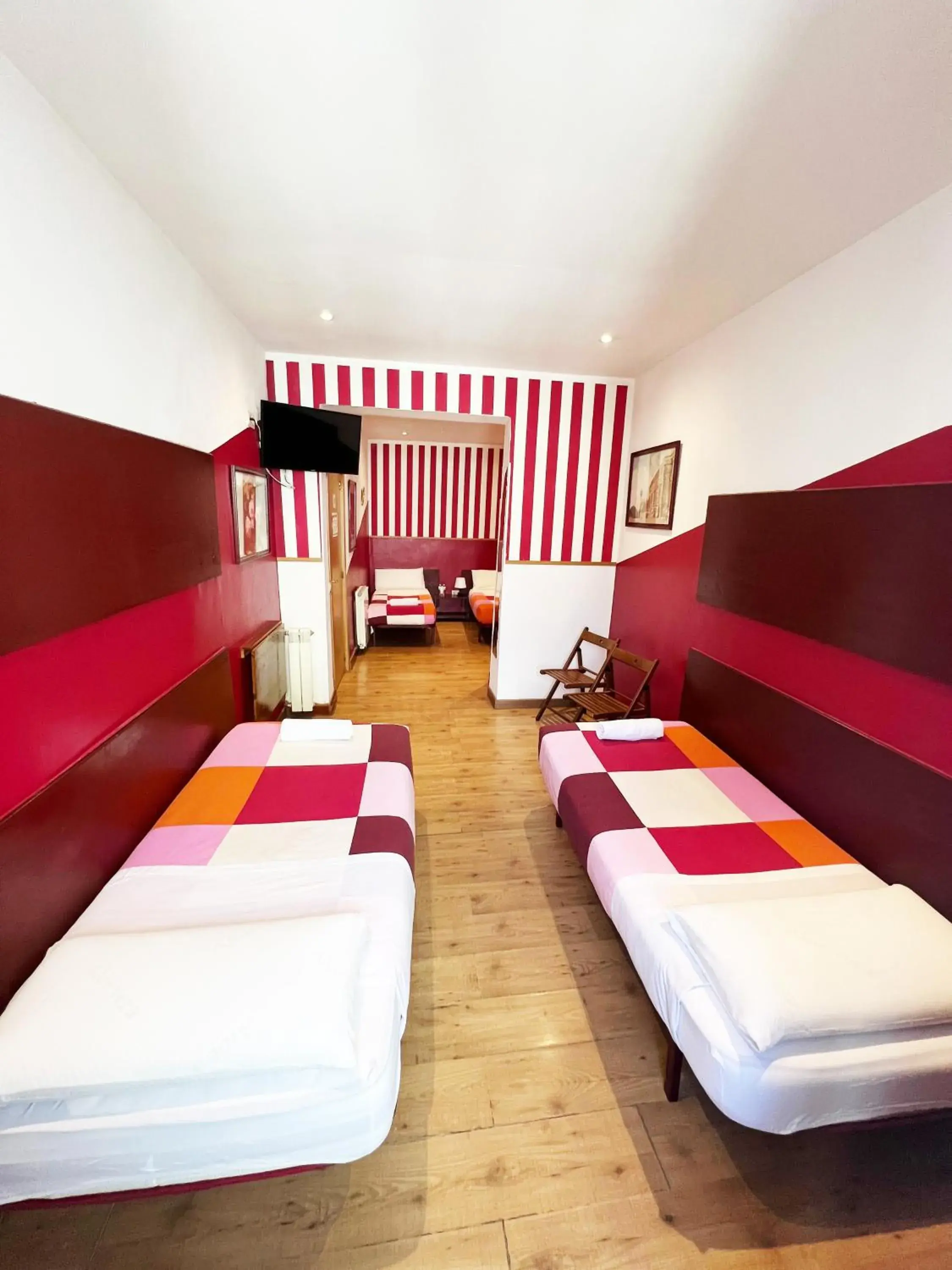 Quadruple Room with Shared Bathroom in Hostal La Casa de La Plaza Quadruple Room with Shared Bathroom in Hostal La Casa de La Plaza