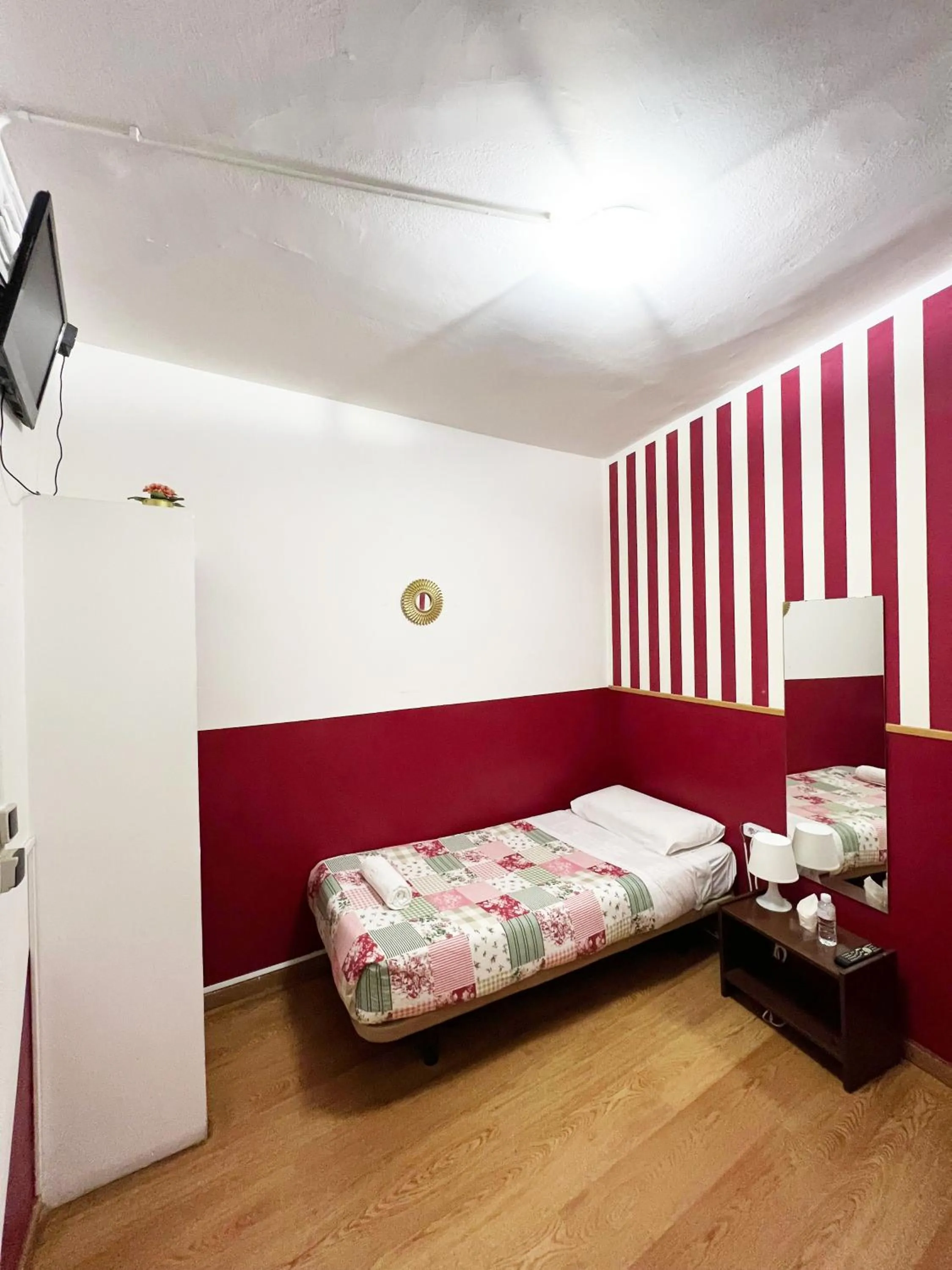 Photo of the whole room, Bed in Hostal La Casa de La Plaza