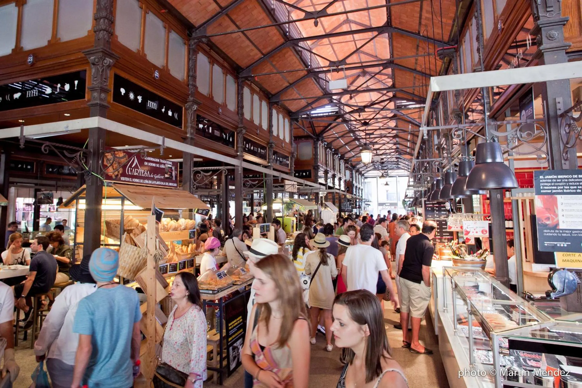 People in Hostal La Casa de La Plaza