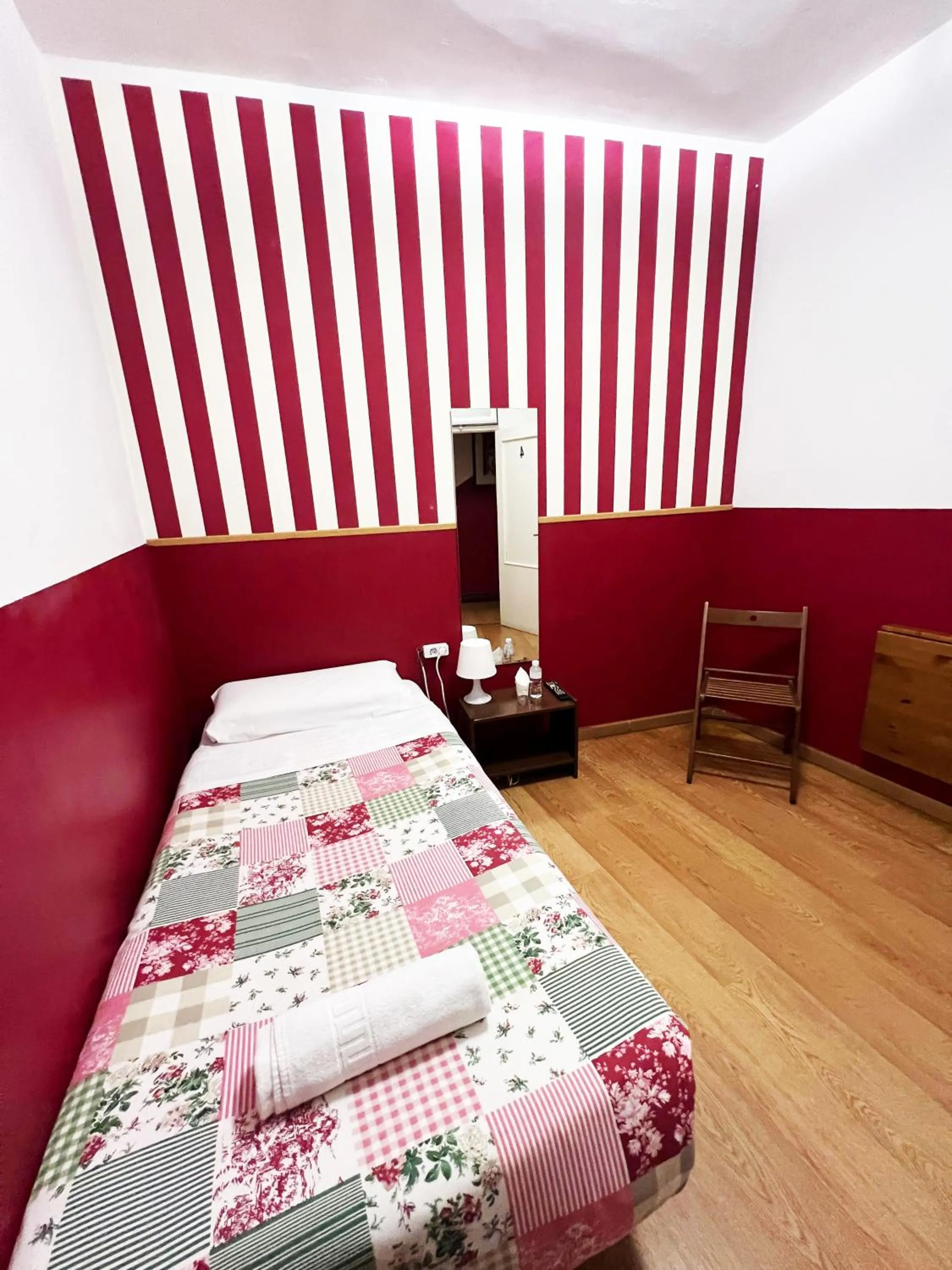 Bedroom, Bed in Hostal La Casa de La Plaza