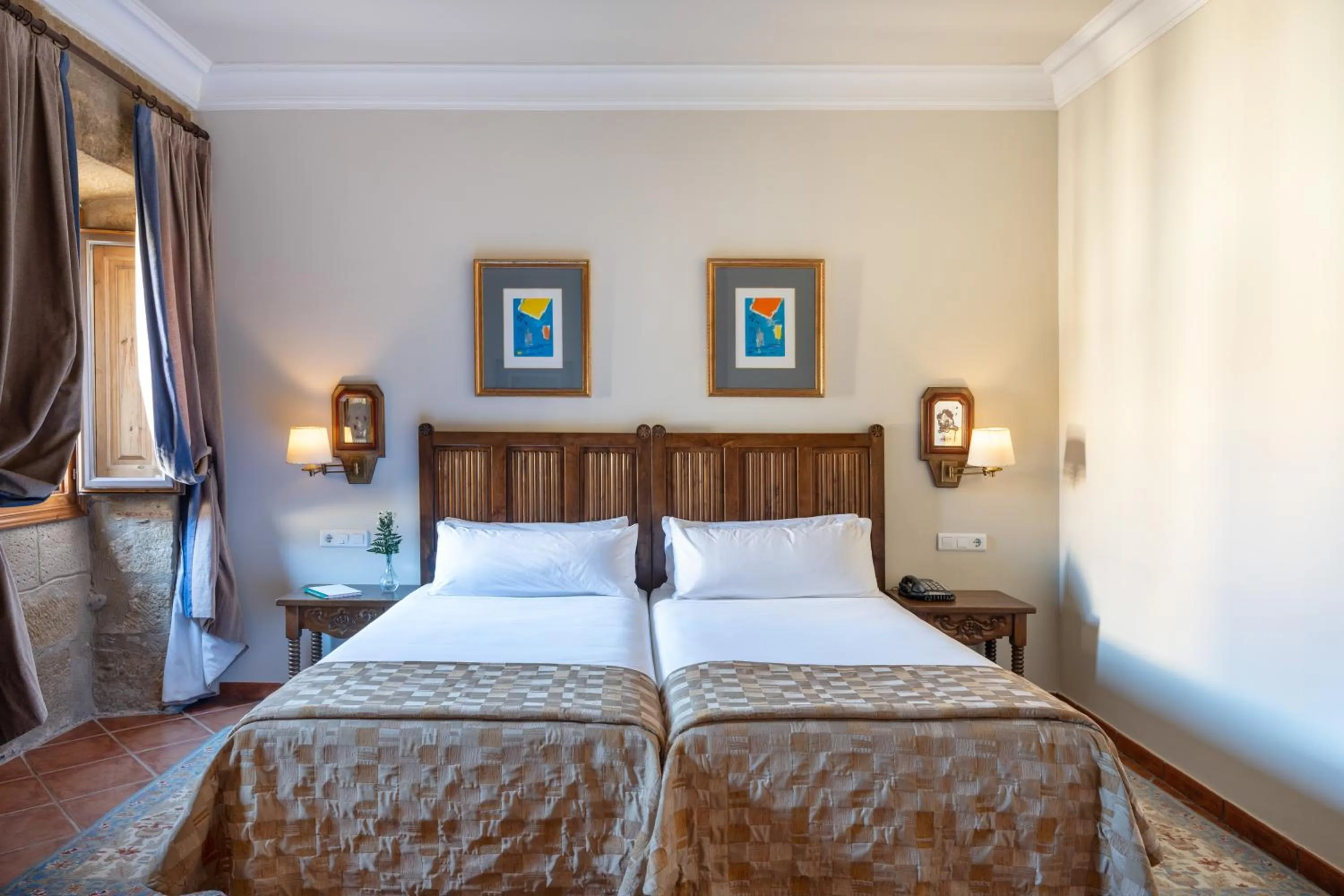 Photo of the whole room, Bed in Parador de Sto. Domingo Bernardo de Fresneda