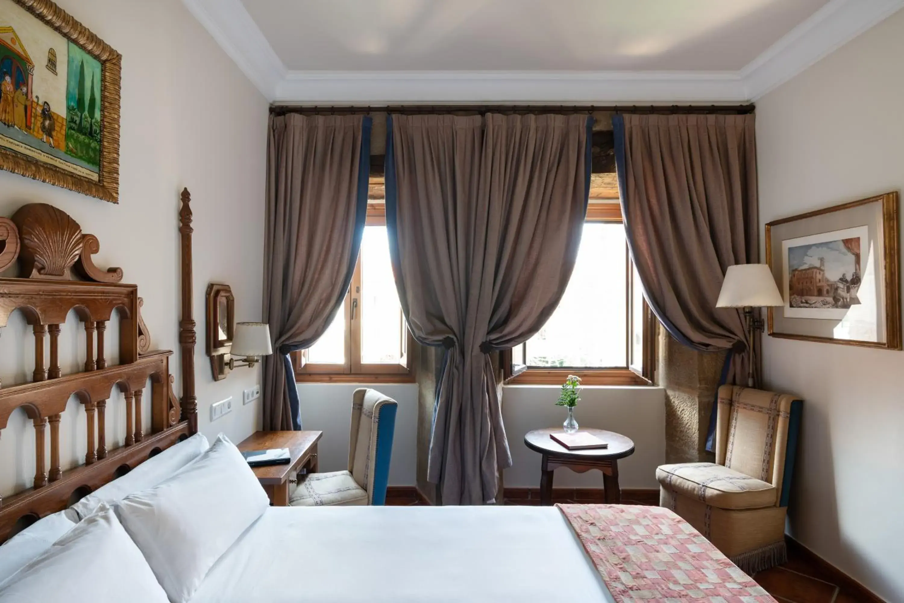 Bed in Parador de Sto. Domingo Bernardo de Fresneda Bed in Parador de Sto. Domingo Bernardo de Fresneda