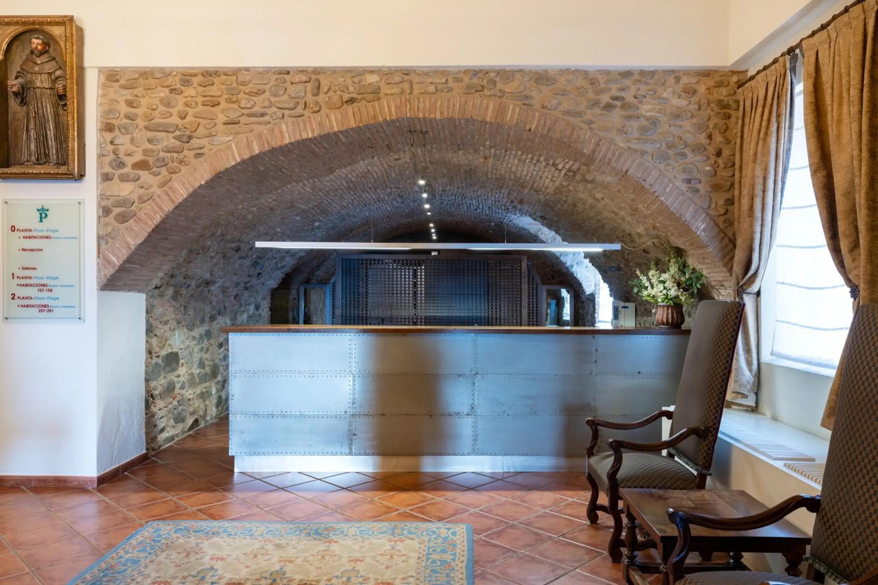 Lobby or reception in Parador de Sto. Domingo Bernardo de Fresneda Lobby or reception in Parador de Sto. Domingo Bernardo de Fresneda