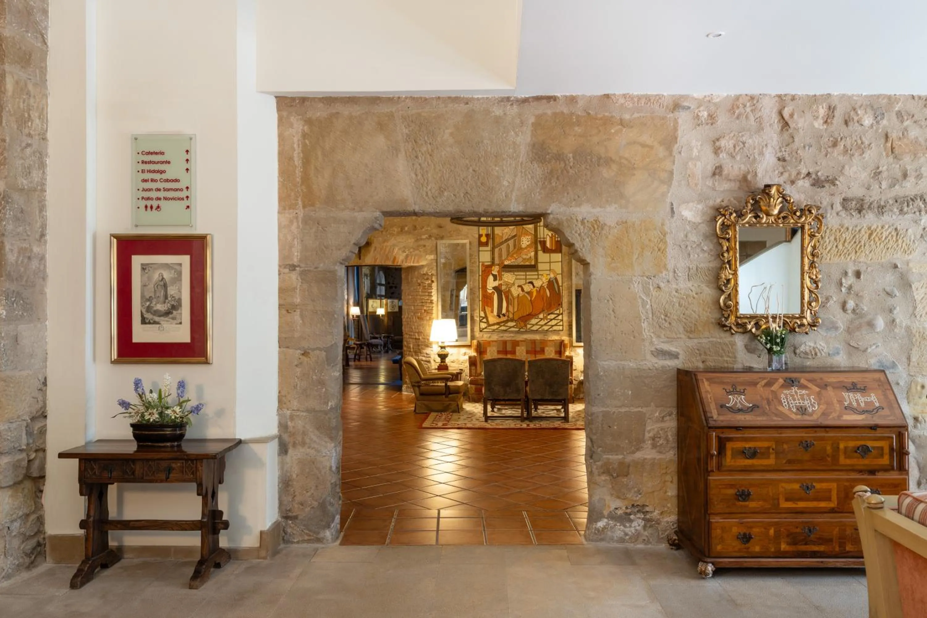 Living room in Parador de Sto. Domingo Bernardo de Fresneda