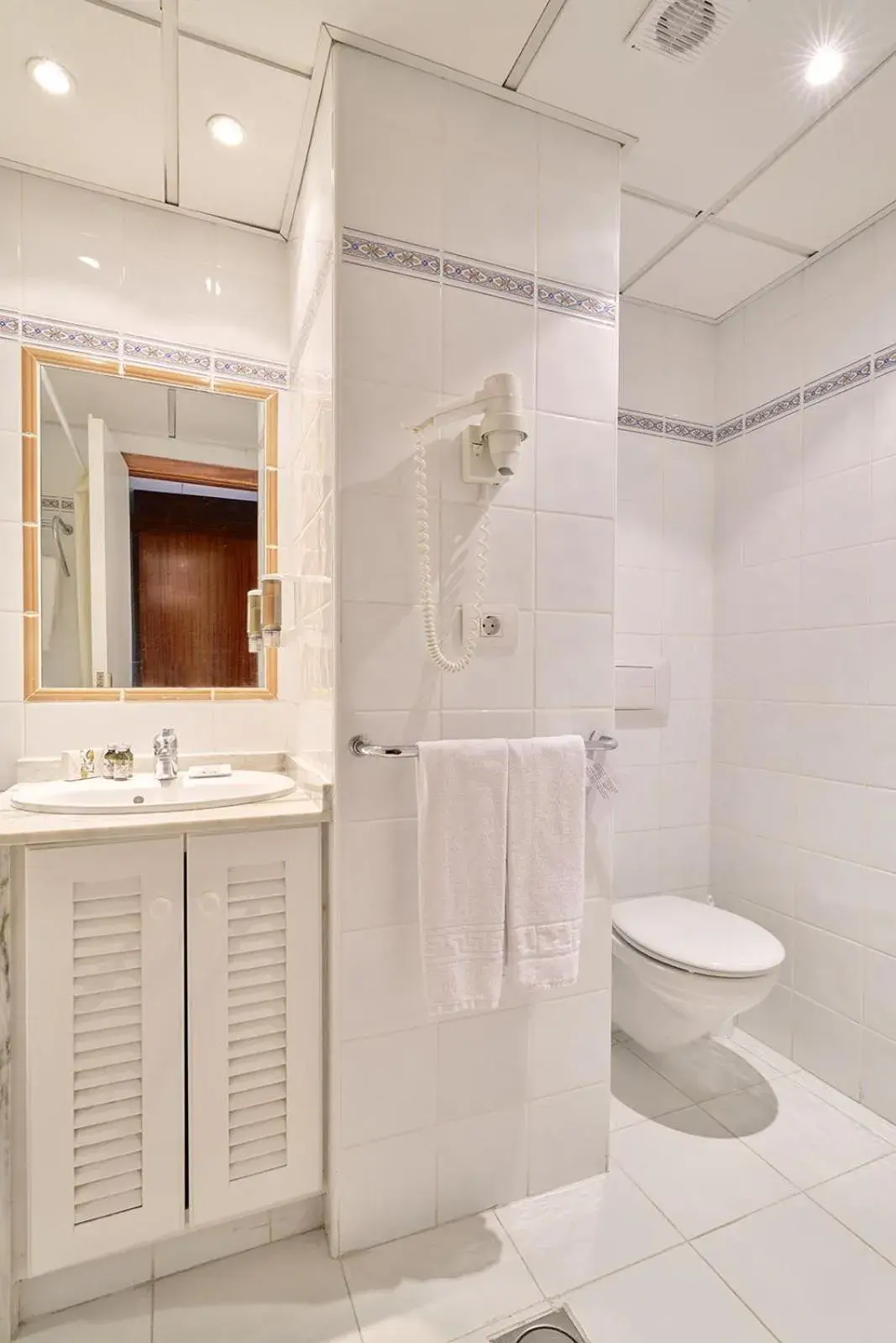 Bathroom in Precise Resort Tenerife Bathroom in Precise Resort Tenerife