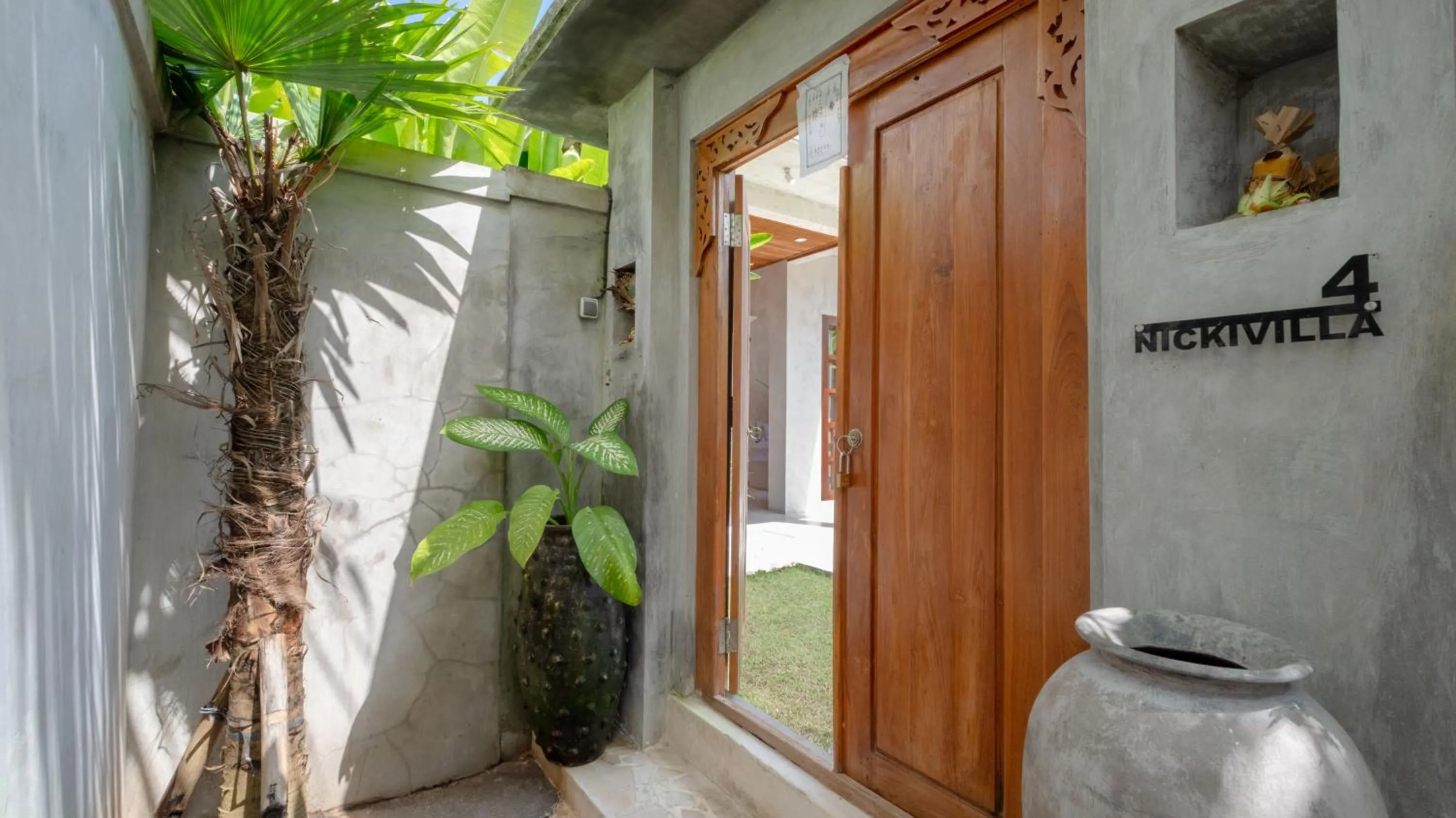 Facade/entrance in Nick Villas by Villa Finder