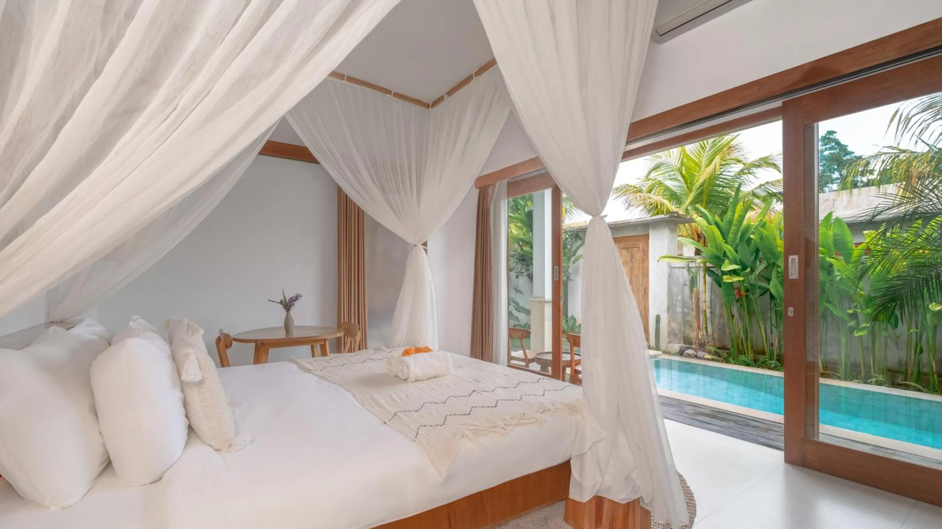Bed in Nick Villas by Villa Finder