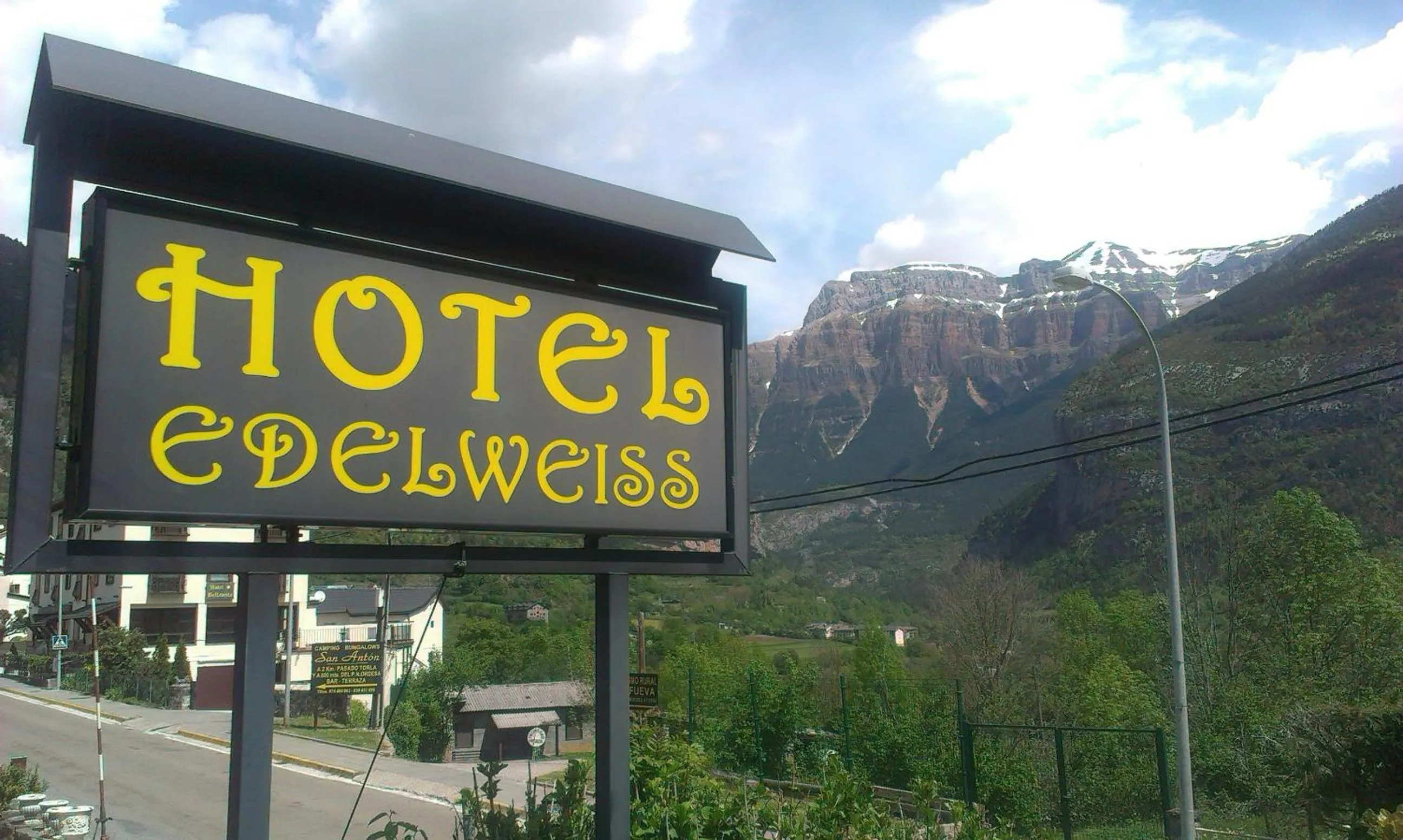 Facade/entrance in Edelweiss Hotel