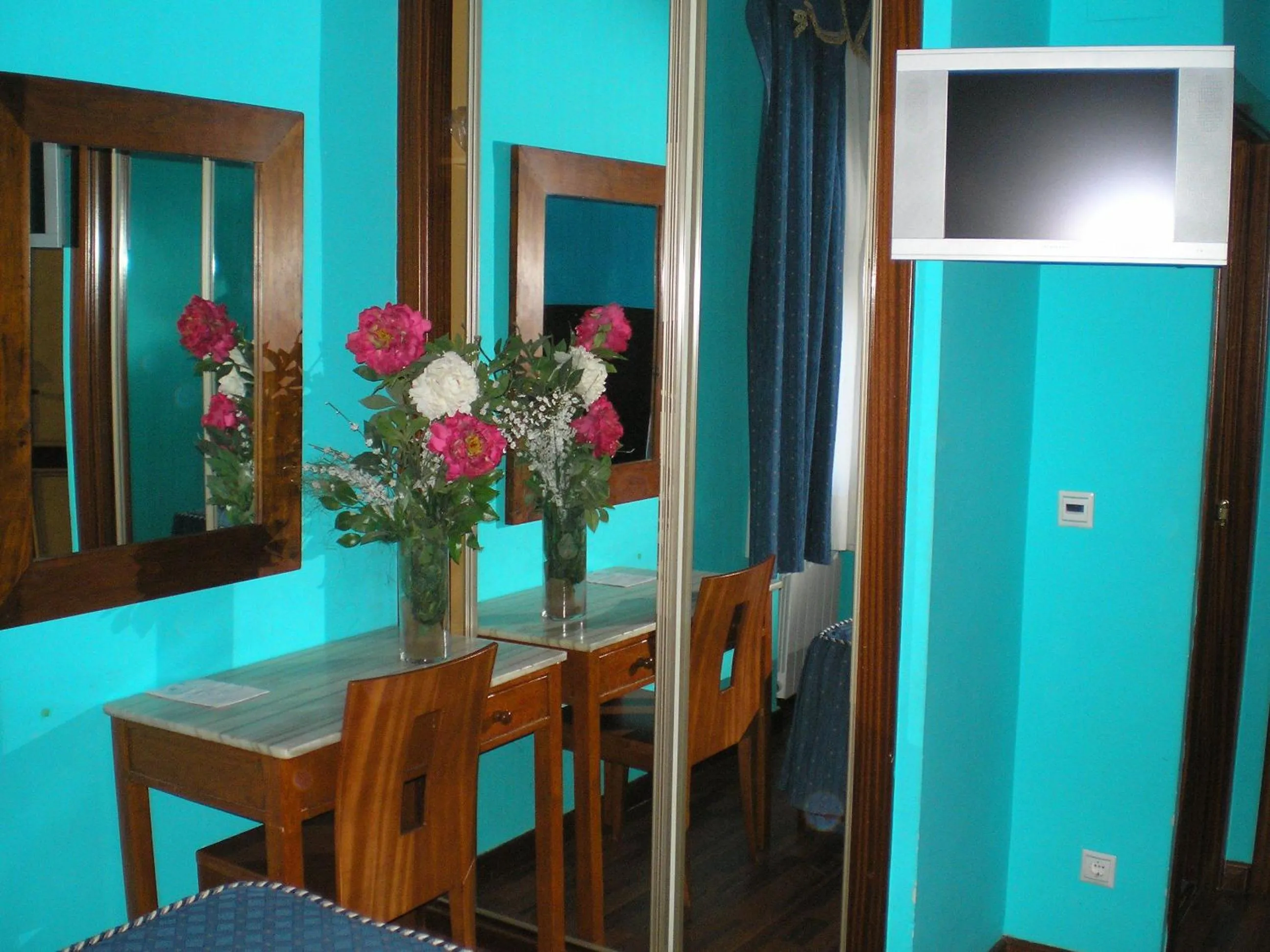 Photo of the whole room in Auto Check In Hotel Las Nieves